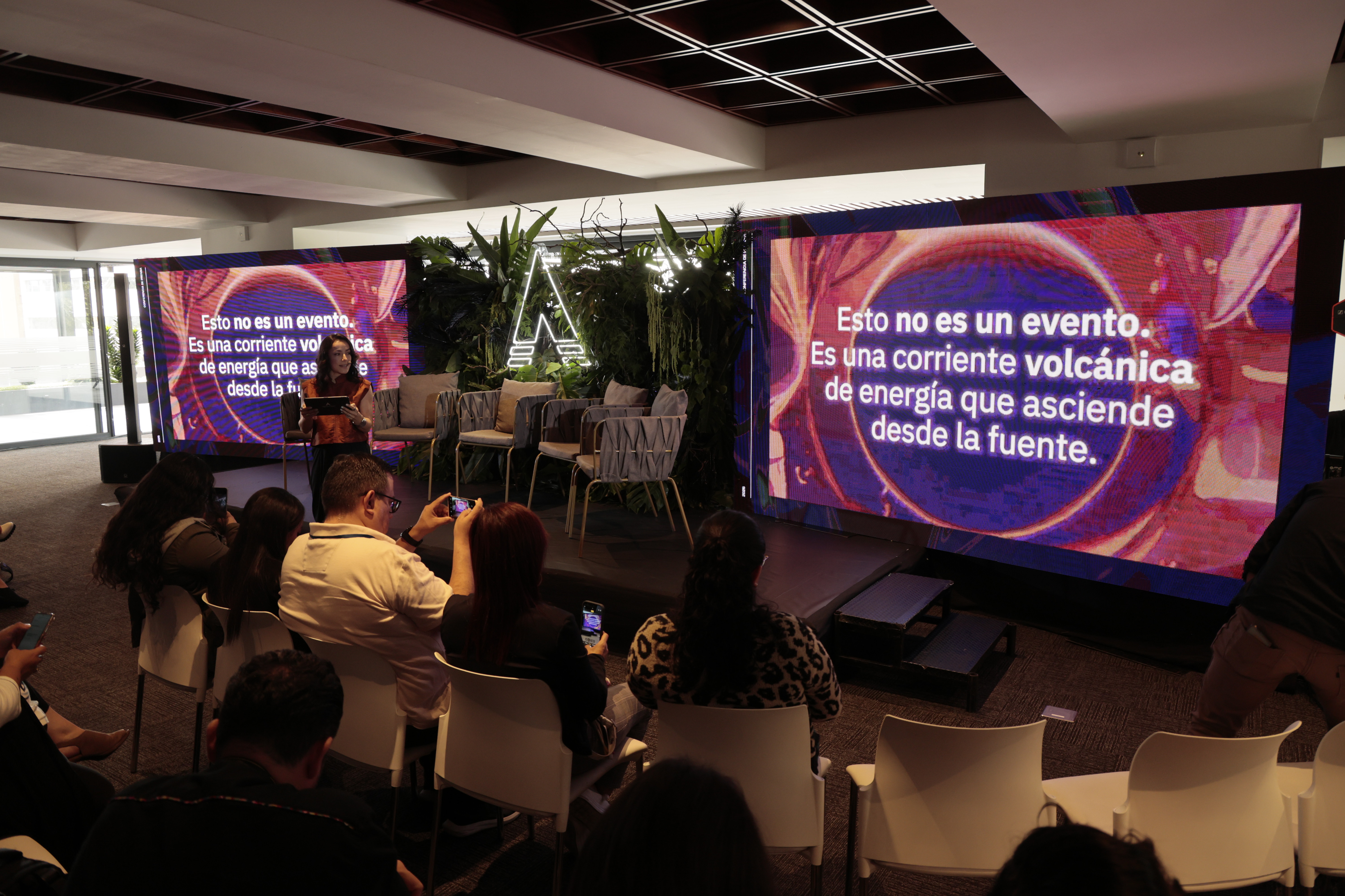 Presentación Volcano Summit 2025 evento para emprendedores