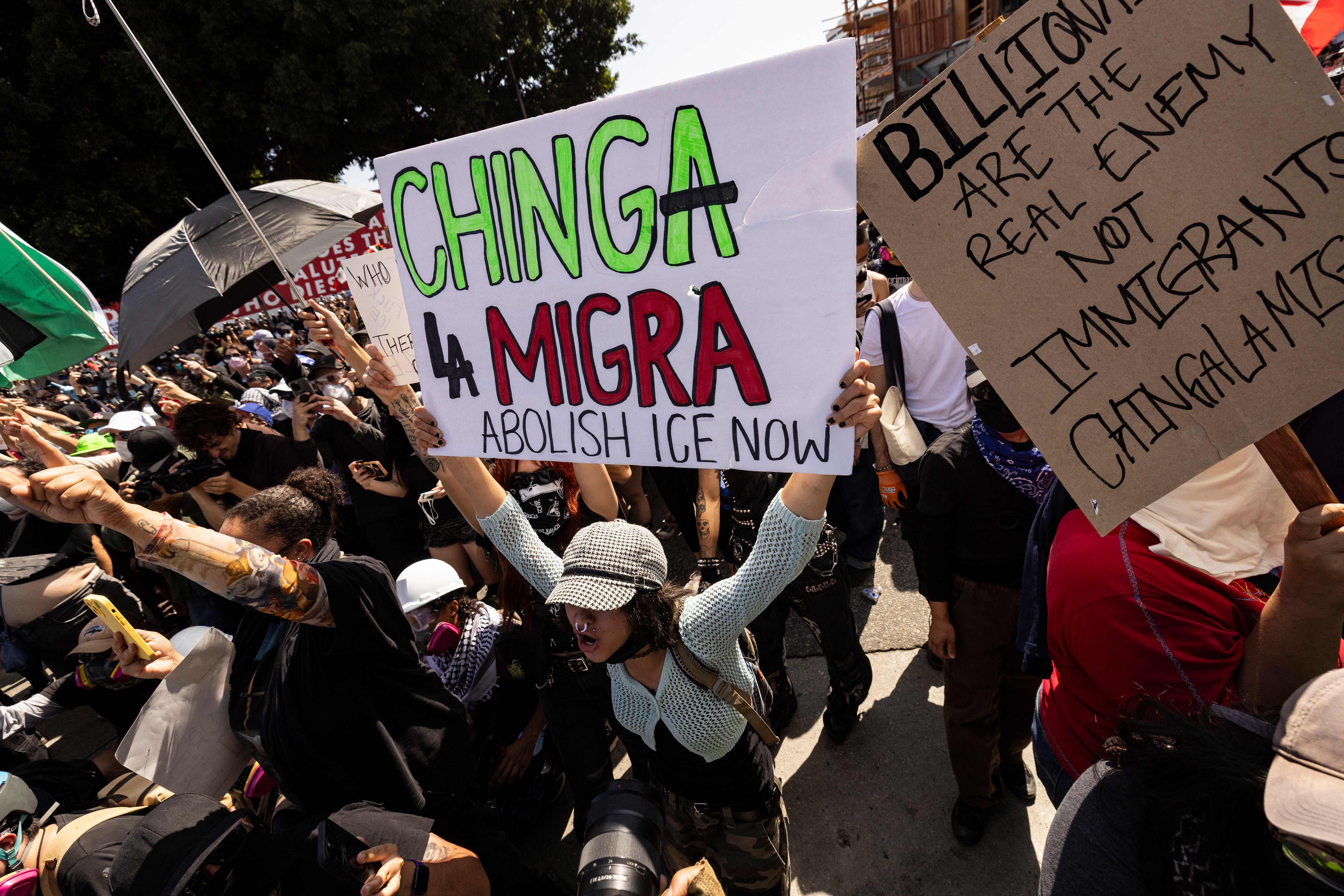 La policía reportó que detuvo a varias personas tras declarar una reunión, en el centro de Los Ángeles, como asamblea ilegal. (Foto Prensa Libre: AFP). 