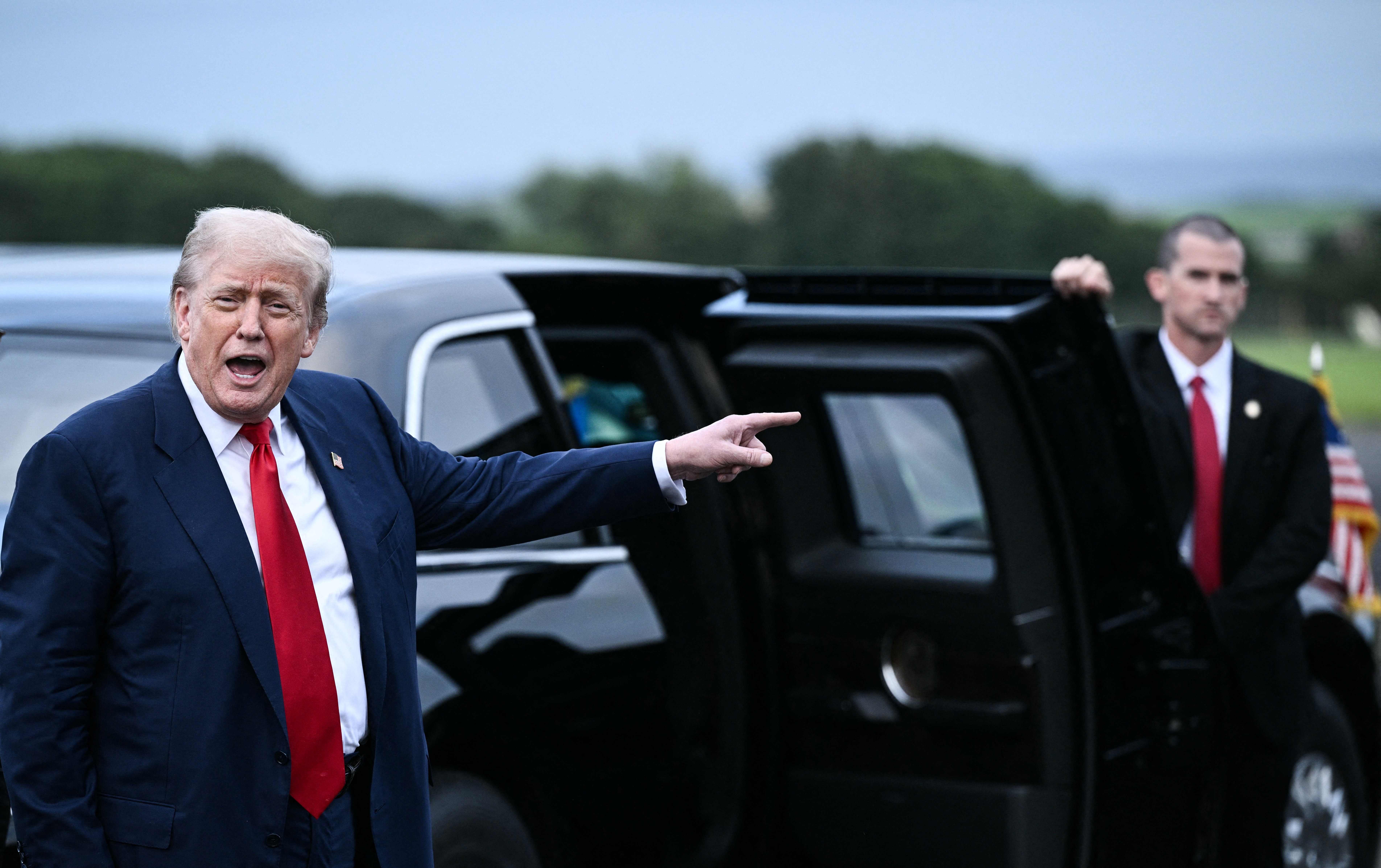 El presidente Donald Trump viaja a Escocia para negociar los aranceles con autoridades europeas. (Foto Prensa Libre: AFP)