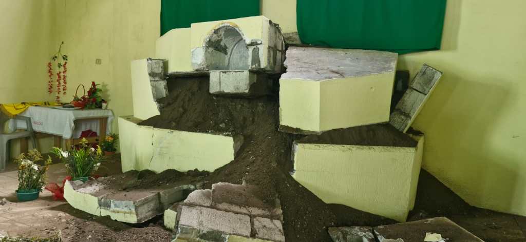 Danos en la iglesia Maria Auxiliadora Los Rios San Vicente Pacaya Escuintla tras la secuencia sismica