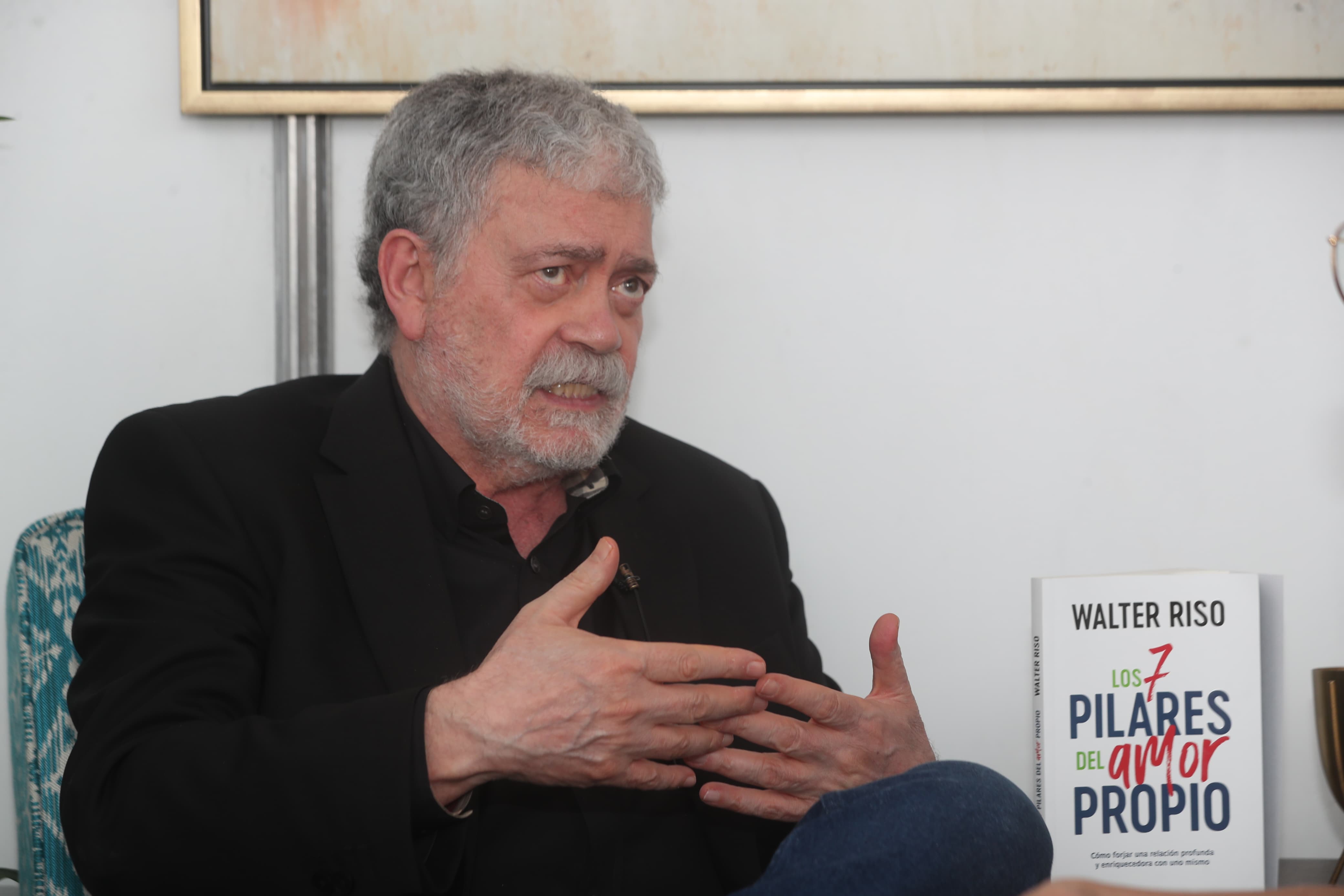Walter Riso plantea que el amor propio es la base de la dignidad personal y la clave para construir relaciones sanas y auténticas. (Foto Prensa Libre: Byron Baiza)