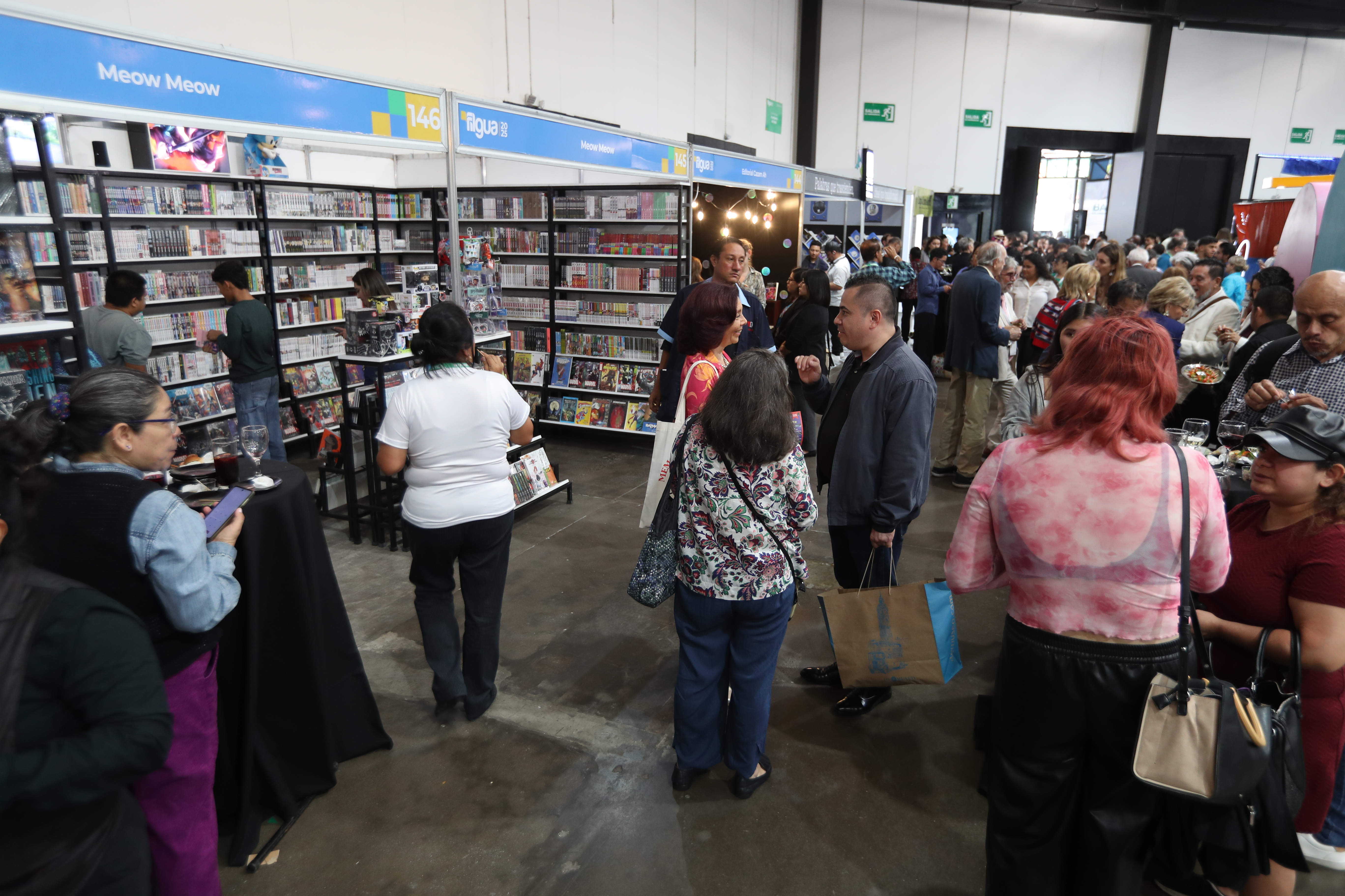 Los primeros visitantes de Filgua 2025 se hicieron presentes para el acto de inauguración. (Foto. Prensa Libre: Erick Avila)