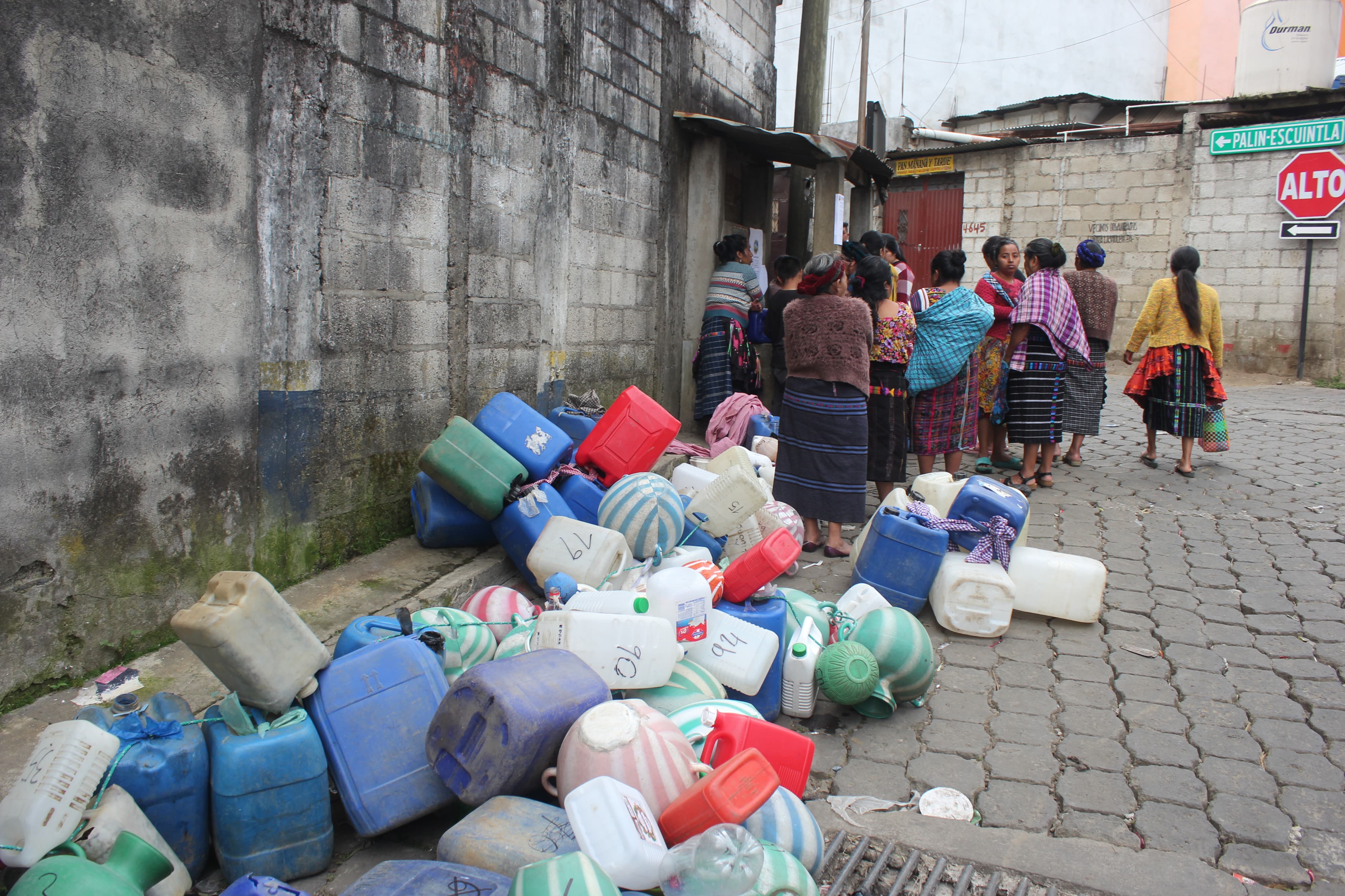 Falta de agua en Santa María de Jesús