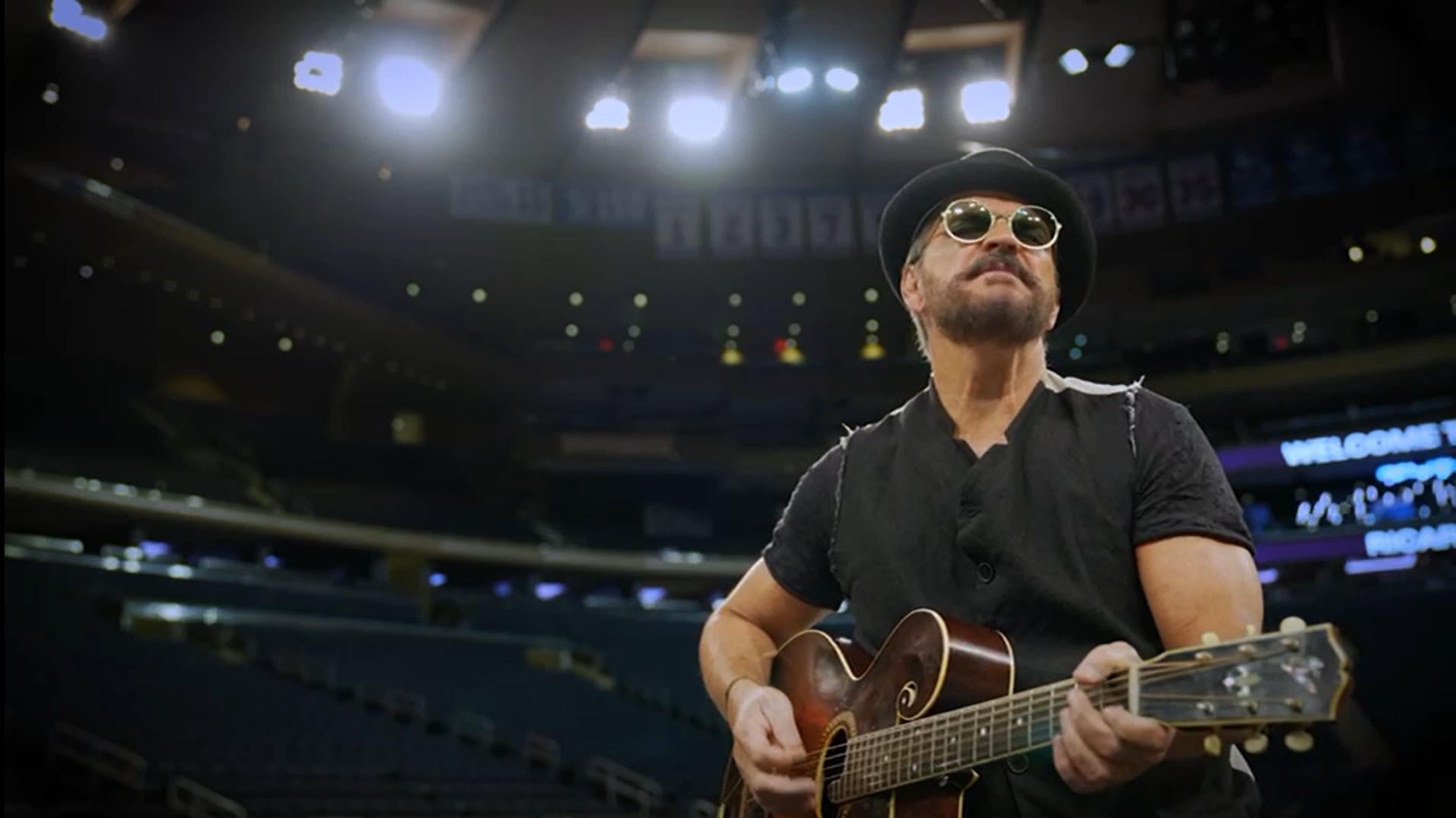 Ricardo Arjona abre segunda fecha en el Kaseya Center de Miami, luego de hacer sold out con el primer concierto