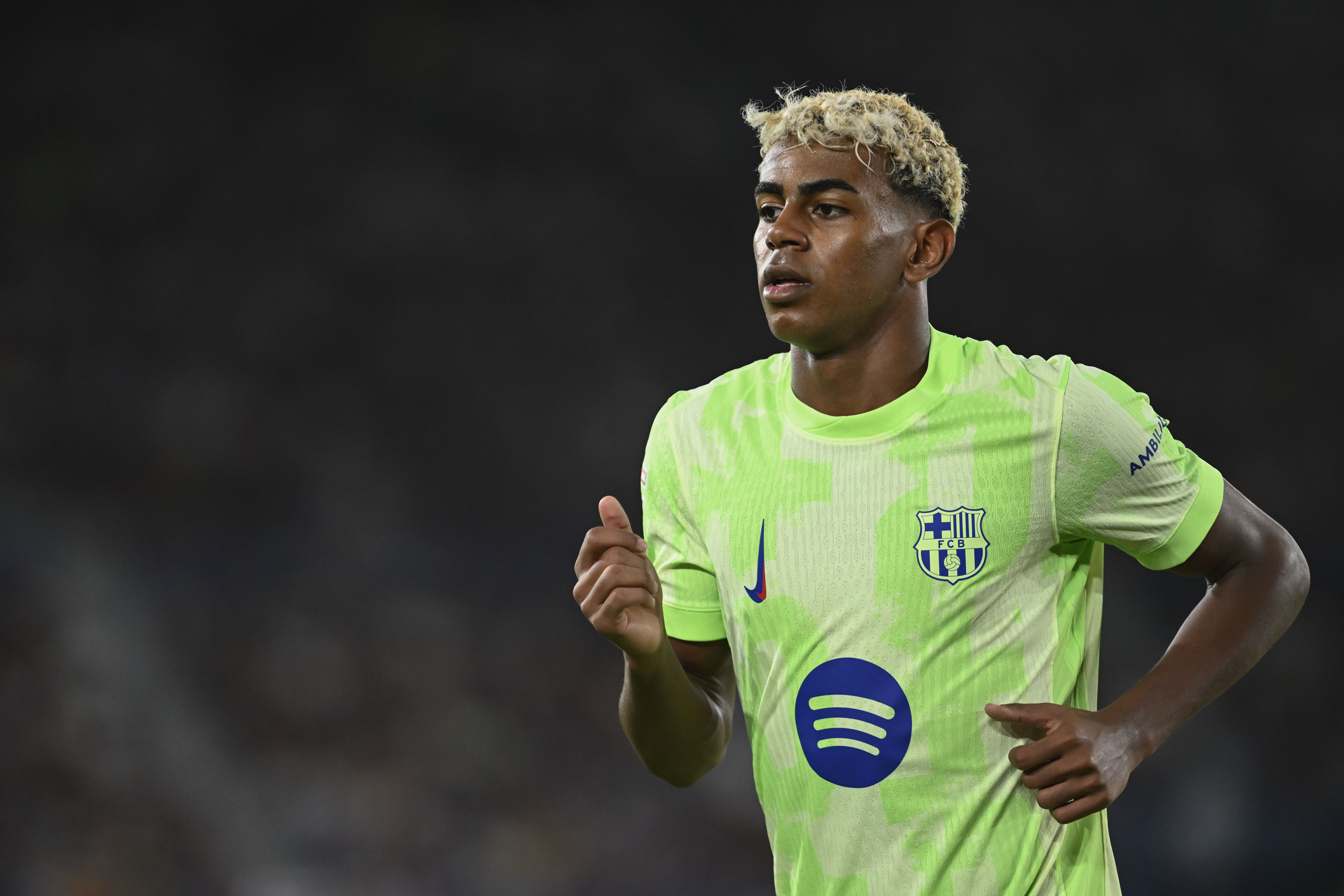 VALENCIA, 23/08/2025.- El delantero del Barcelona Lamine Yamal, durante el partido de LaLiga de fútbol que Levante UD y FC Barcelona disputan este sábado en el estadio Ciutat de Valencia. EFE/Andreu Esteban