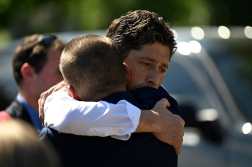 MINNEAPOLIS, MINNESOTA - AUGUST 27: Minneapolis Mayor Jacob Frey is embraced after speaking to the media following a mass shooting at Annunciation Catholic Church on August 27, 2025 in Minneapolis, Minnesota. According to Minneapolis Police, a gunman fired through the windows of the church at worshippers sitting in pews during a Catholic school Mass, killing two children and injuring at least 17 others. The gunman reportedly died at the scene from a self-inflicted gunshot wound.   Stephen Maturen/Getty Images/AFP (Photo by Stephen Maturen / GETTY IMAGES NORTH AMERICA / Getty Images via AFP)