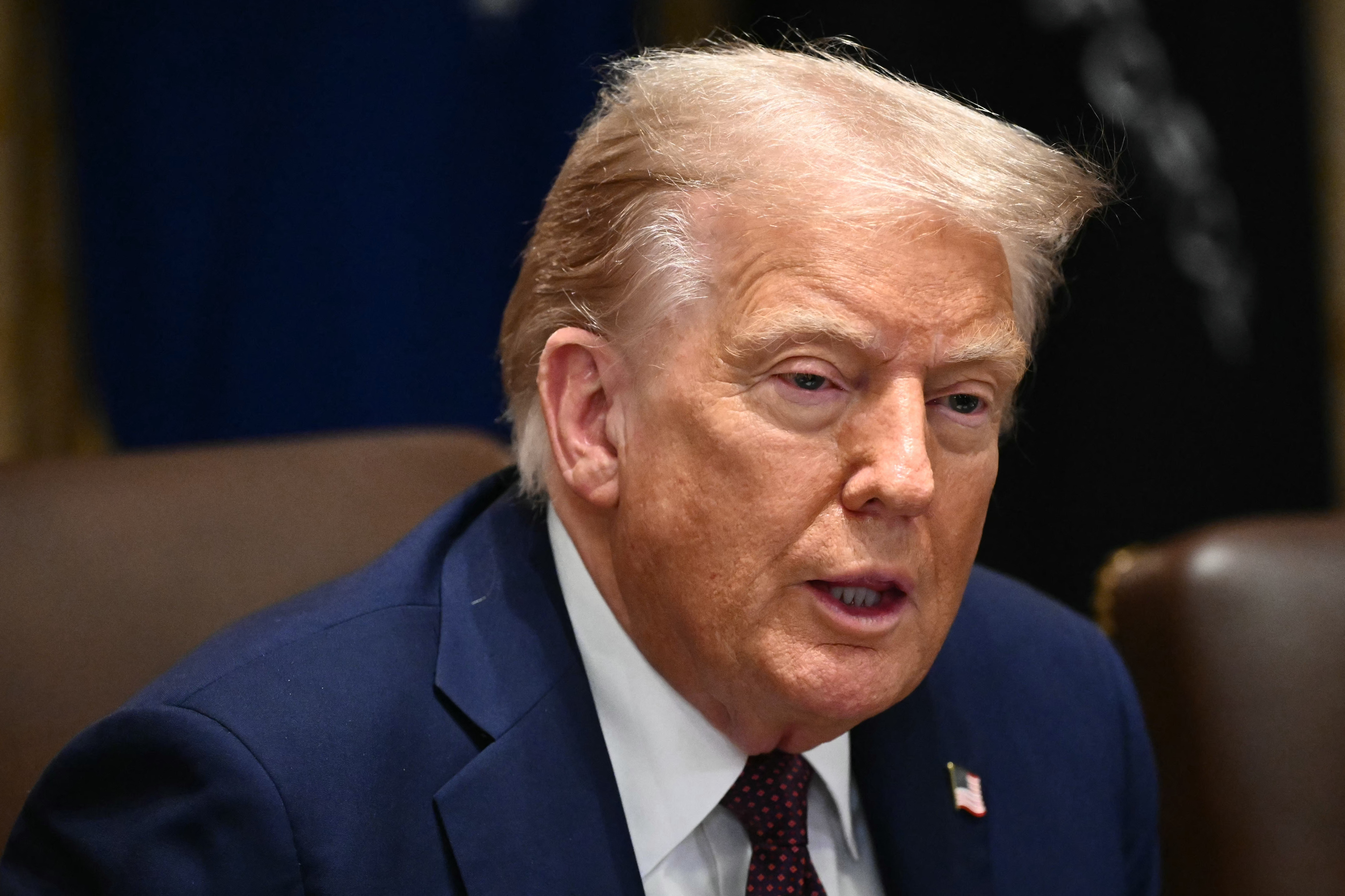 El presidente de Estados Unidos, Donald Trump, habla durante una reunión de gabinete en la Casa Blanca. (Foto Prensa Libre: AFP)