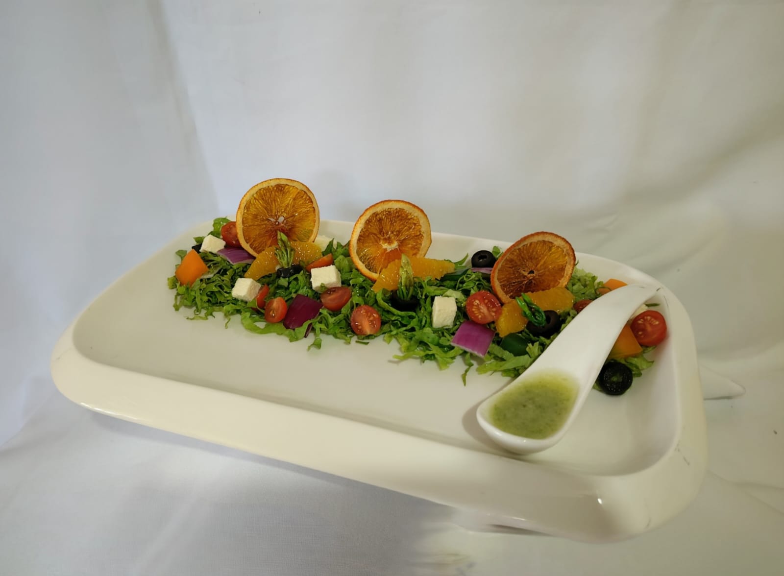 Ingrediente estrella: ensalada griega con pesto de loroco