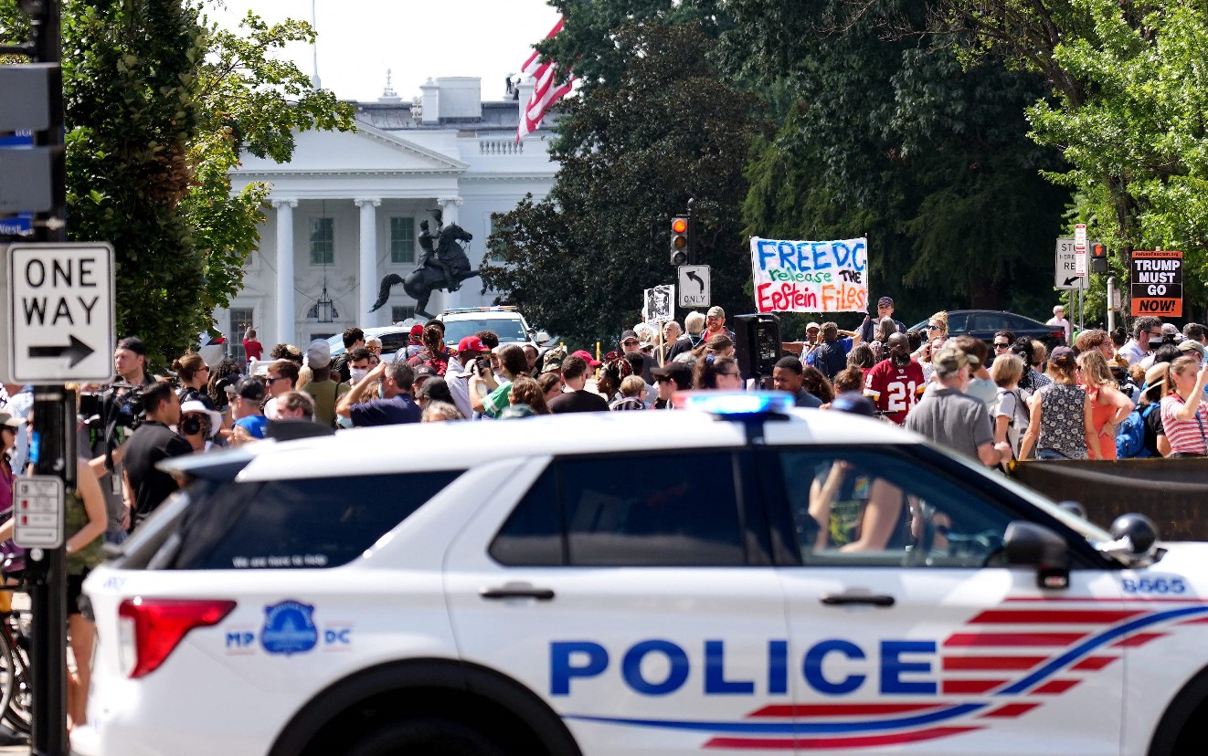 Grupos protestan contra las políticas de Trump, en Washington  D. C. (Foto Prensa Libre: AFP)