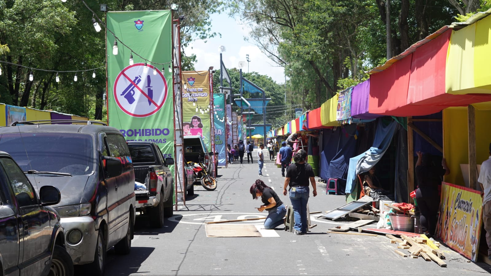 Vecinos y visitantes disfrutarán de juegos mecánicos y gastronomía en la Feria de Jocotenango. (Foto Prensa Libre: Byron Baiza)

