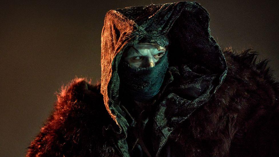 Jacob Elordi como Frankenstein