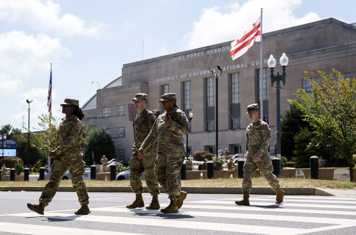 Miembros de la Guardia Nacional, en Washington D. C. este martes. (Foto Prensa Libre: EFE)