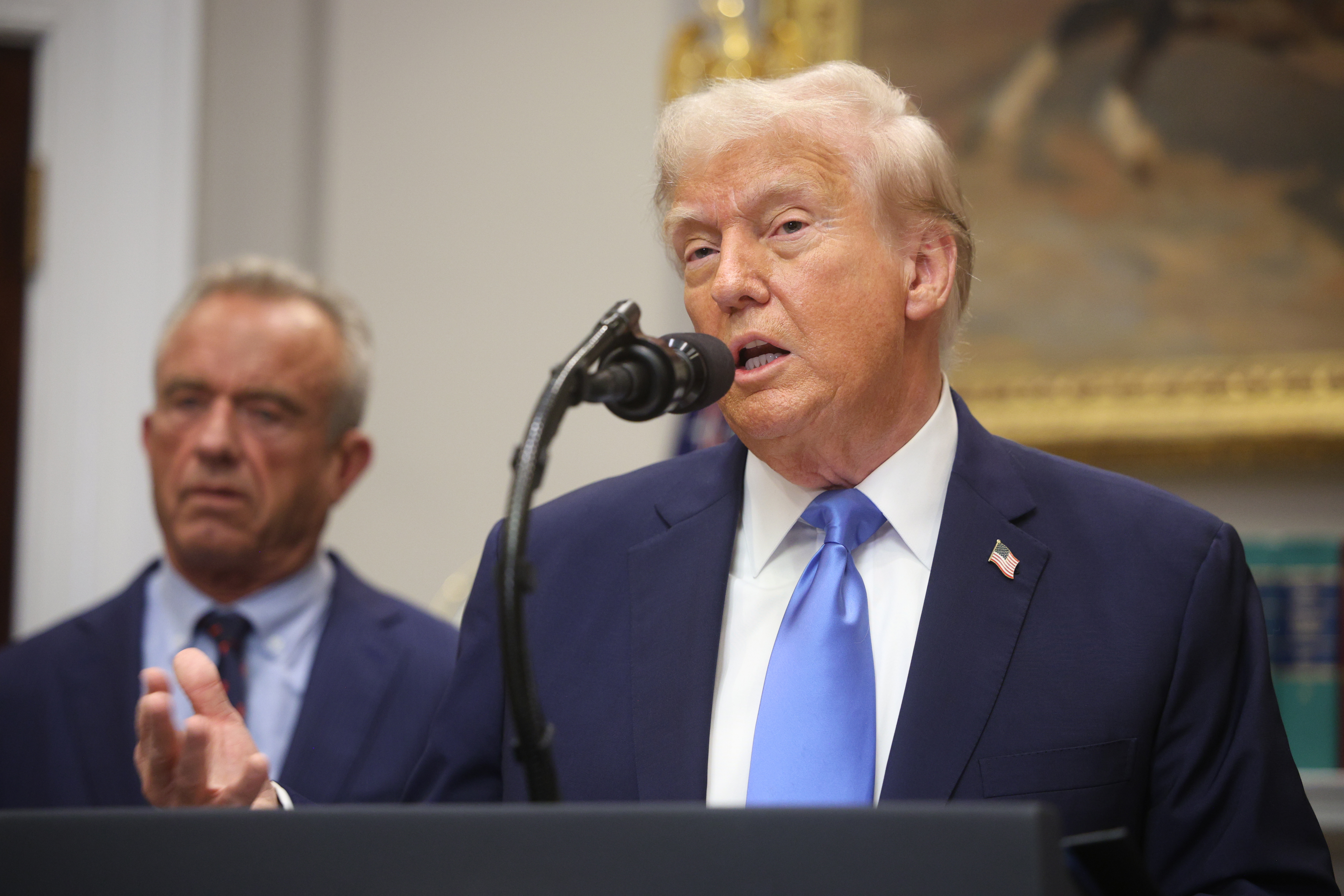 Presidente Donald Trump habla en la Sala Roosevelt de la Casa Blanca, en Washington, D.C., EE. UU., el 22 de septiembre de 2025. Trump anunció nuevas recomendaciones sobre el autismo. (Foto Prensa Libre: EFE)