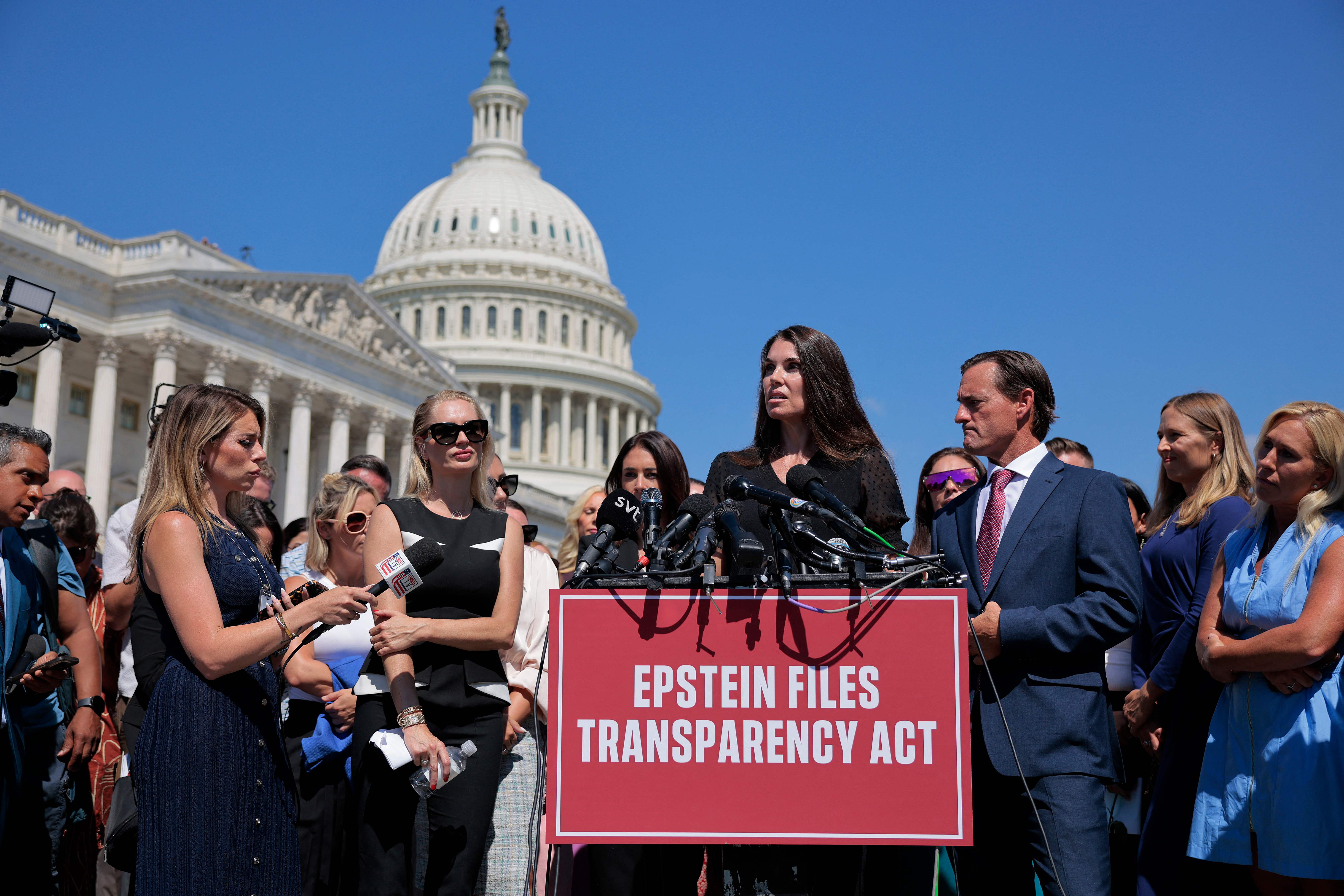 Imagen de referencia. Conferencia de prensa de algunas víctimas del delincuente sexual Jeffrey Epstein y sus abogados frente al Capitolio de Estados Unidos, el 3 de septiembre de 2025 (Foto Prensa Libre: AFP).)