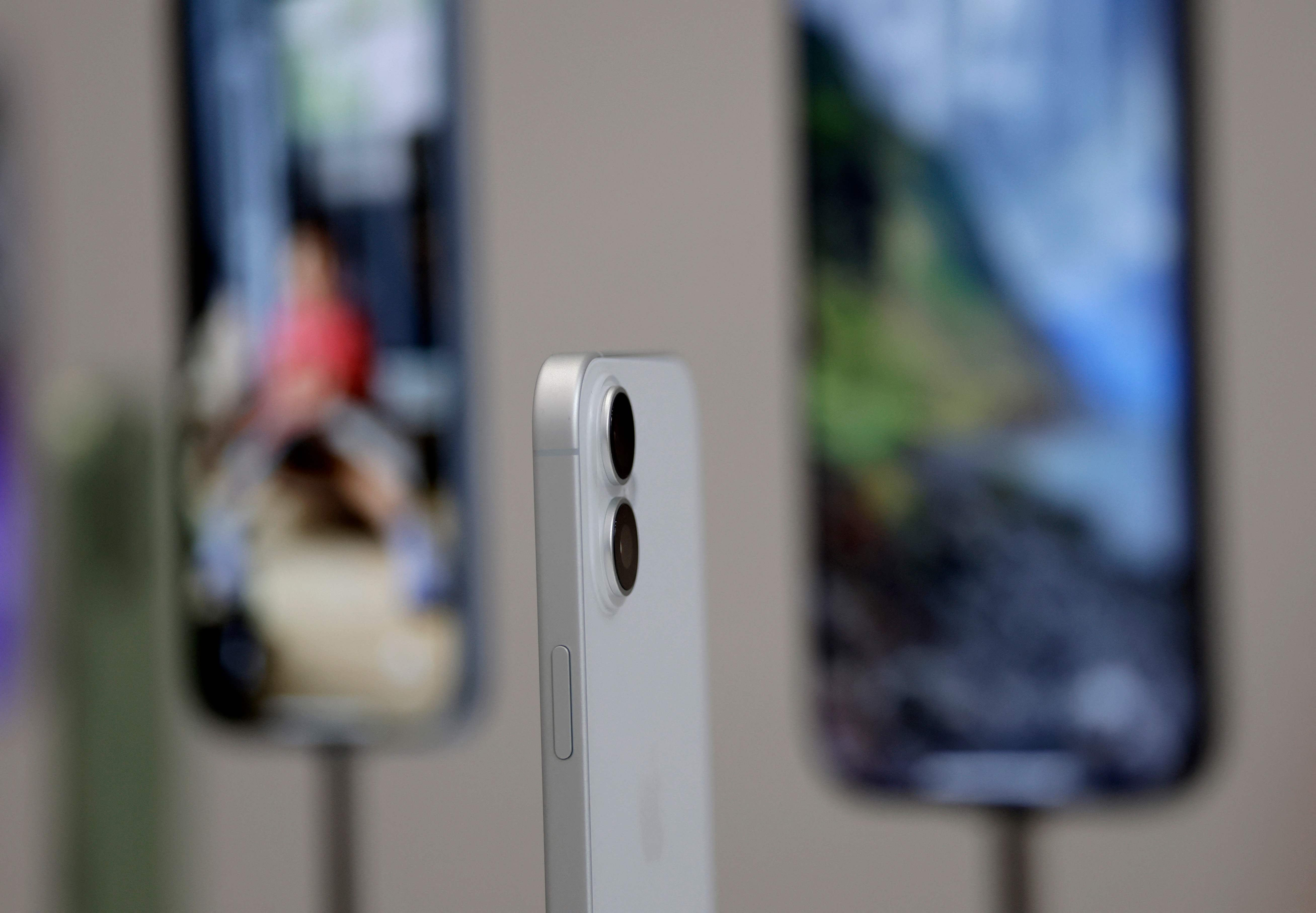 Apple presentó una nueva generación de iPhones, Apple Watches actualizados y AirPods durante un evento especial en su sede el 9 de septiembre pasado. (Foto Prensa Libre: AFP)