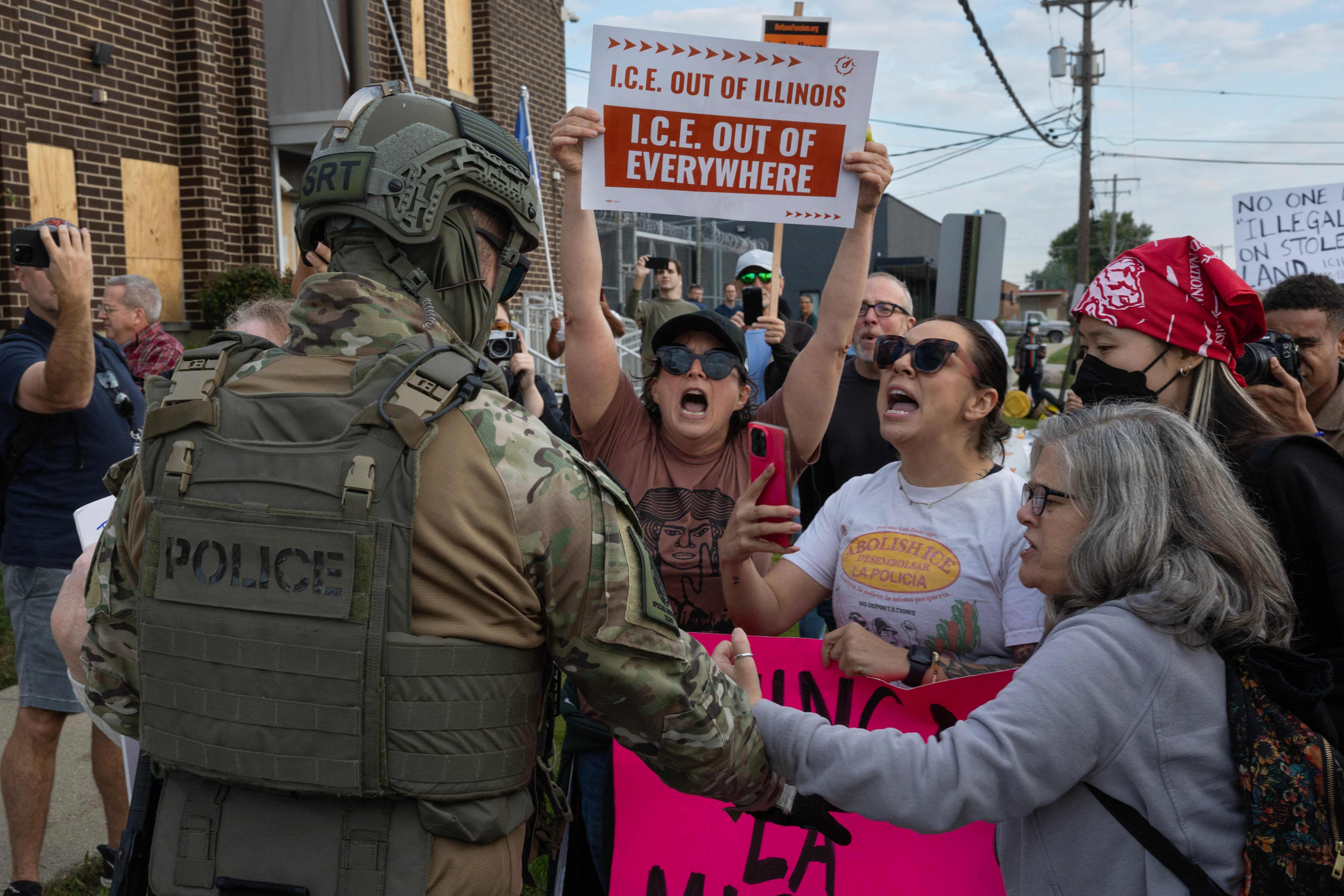 Imagen de referencia. Agente de ICE dispara y asesina a un hombre en Chicago, quien intentó huir al arresto de los oficiales federales. (Foto Prensa Libre: AFP).