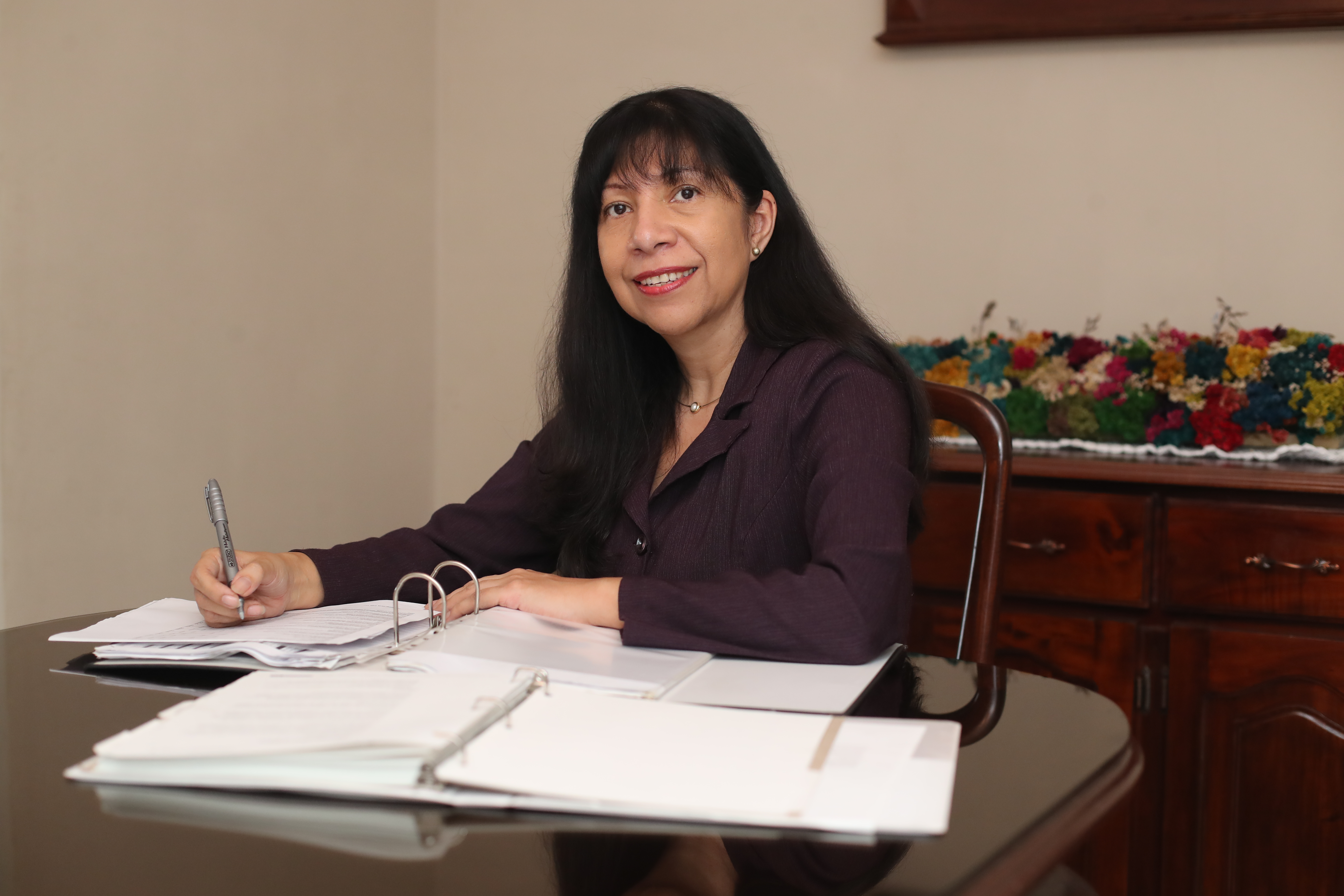 ANA MORALES, YO CUENTO. Se realiz una serie de fotografas a la entrevistada, Ana Morales, quien fue contactada para el proyecto Yo Cuento, un proyecto de suscriptores que estar siendo publicado los domingos en Prensa Libre. En la imagen, Ana Morales en su casa.

Juan Diego Gonzlez.  280825