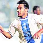 Carlos ‘El Pescadito’ Ruiz, ícono de la Selección de Guatemala, máximo goleador histórico con 68 tantos y 133 partidos, dejando una huella imborrable en el fútbol nacional. (Foto Prensa Libre: Hemeroteca PL).