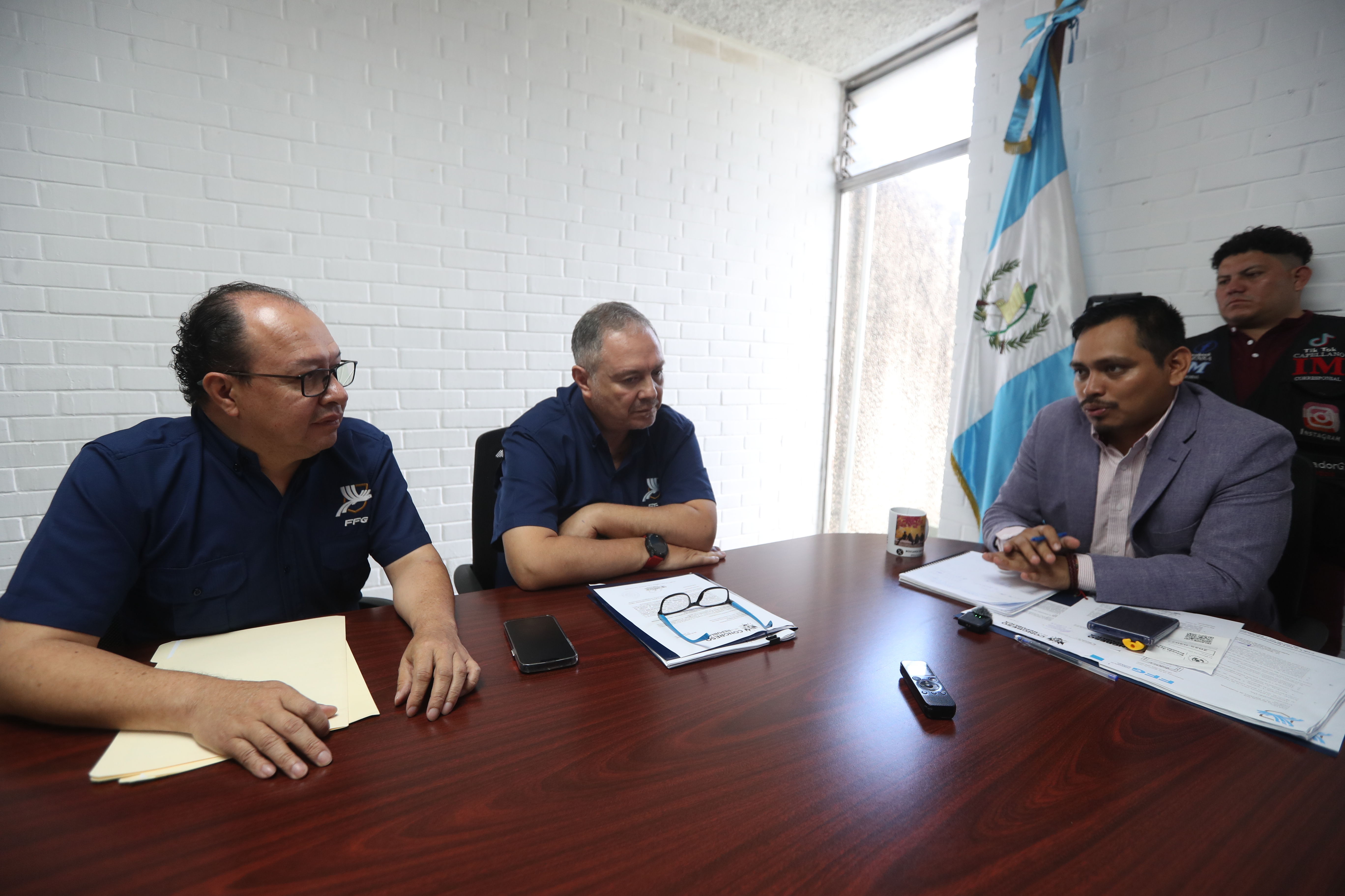 Personal de Fededut acudió a una citación en el Congreso de la República. (Foto Prensa Libre: Erick Ávila).