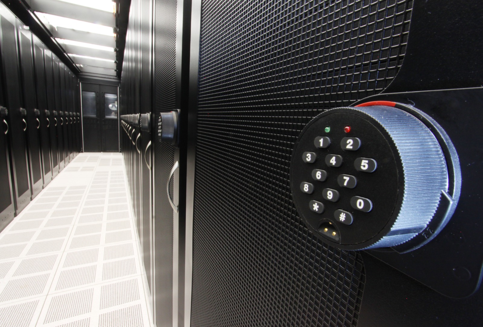 Equipo de empresa Kio Data Center 1 Foto cortesía