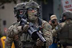 BROADVIEW, ILLINOIS - SEPTEMBER 19: Federal law enforcement agents confront demonstrators protesting outside of an immigration processing center on September 19, 2025 in Broadview, Illinois. The demonstrators were protesting a recent surge in ICE activity in the Chicago area, part of the Trump administration's crackdown on undocumented immigrants in the area dubbed Operation Midway Blitz.   Scott Olson/Getty Images/AFP (Photo by SCOTT OLSON / GETTY IMAGES NORTH AMERICA / Getty Images via AFP)