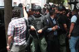 Con un fuerte dispositivo de seguridad, la Fiscal General del Ministerio Pblico (MP) Consuelo Porras, abandona las instalaciones del Congreso , tras su reunin con la Comisin de Finanzas. 



Fotografa Esbin Garcia 30-09-25