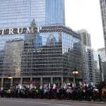 Grupos marchan contra Trump y el ICE en Chicago, Illinois, este martes. (Foto Prensa Libre: EFE)
