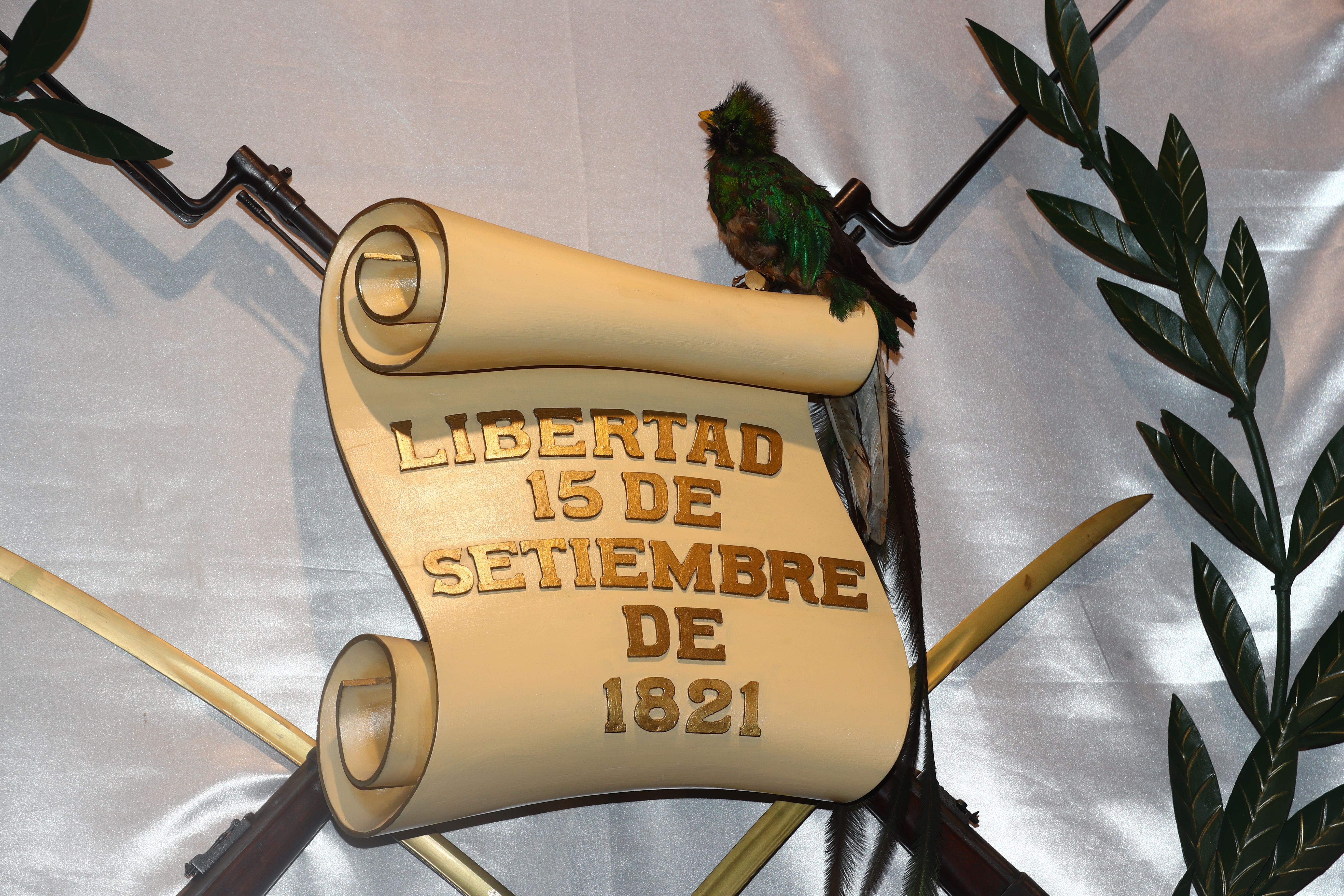 El diseño actual del escudo de Guatemala se creó en 1871, durante el gobierno de Miguel García Granados, y obra del suizo Juan Bautista Brener. (Foto Prensa Libre: Hemeroteca PL)