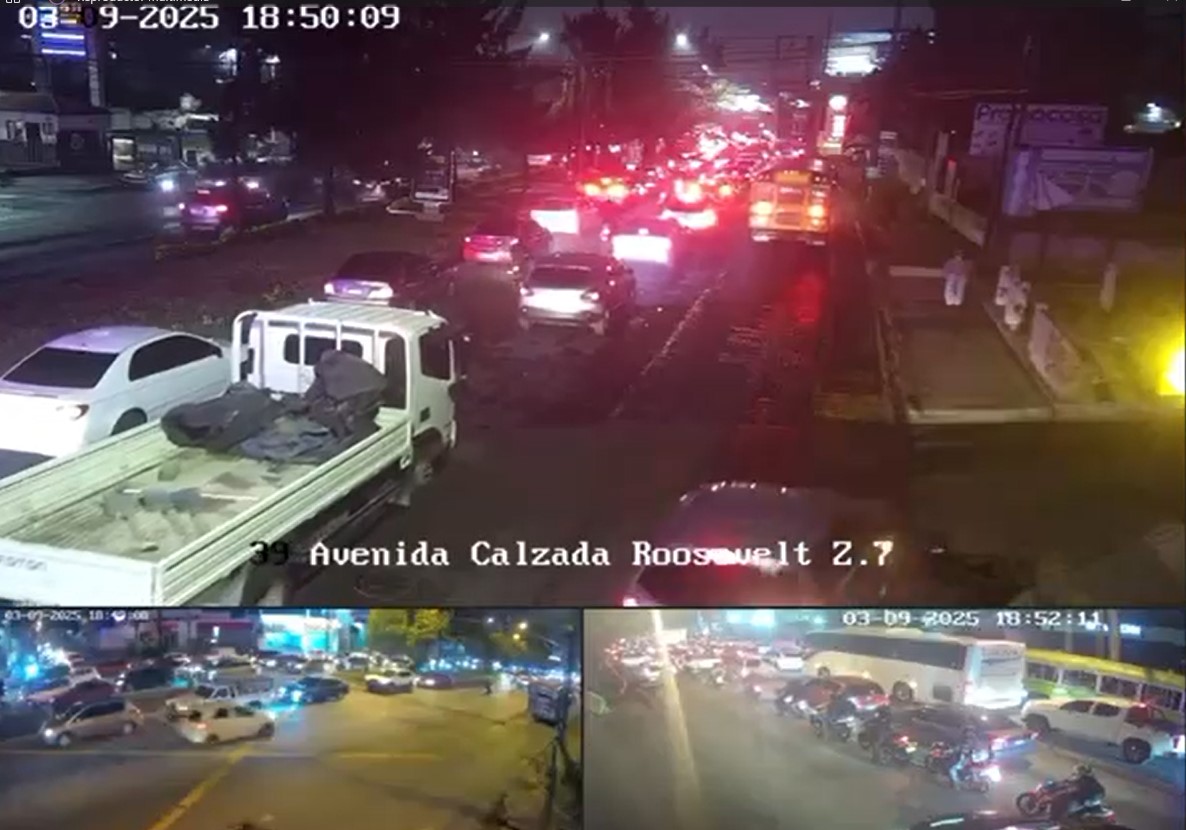 Imagen captada por cámaras de Emetra muestra la congestión vehicular en el puente Tinco, donde automovilistas forman varias filas para ingresar a la calzada Roosevelt. (Foto Prensa Libre: Captura de pantalla)