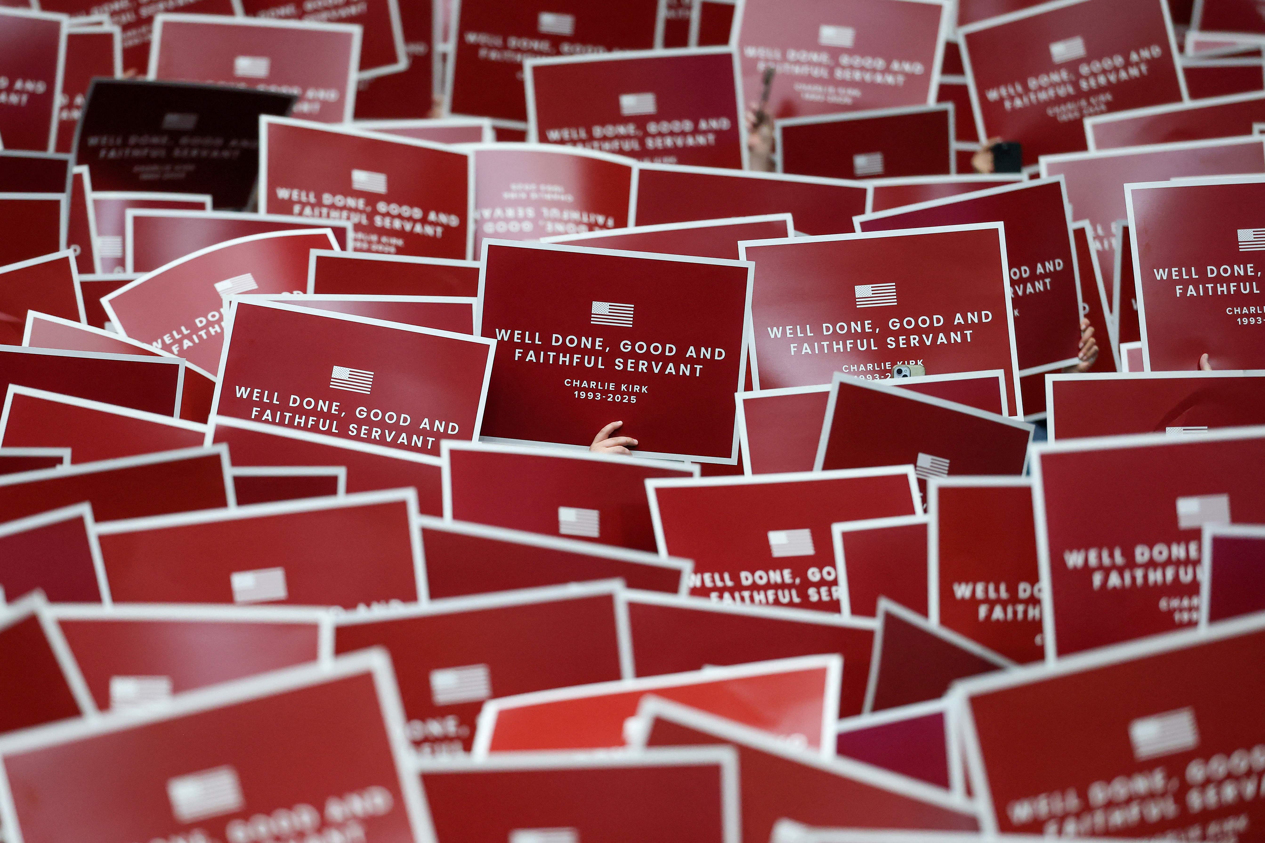 VELORIO CHARLIE KIRK 04'