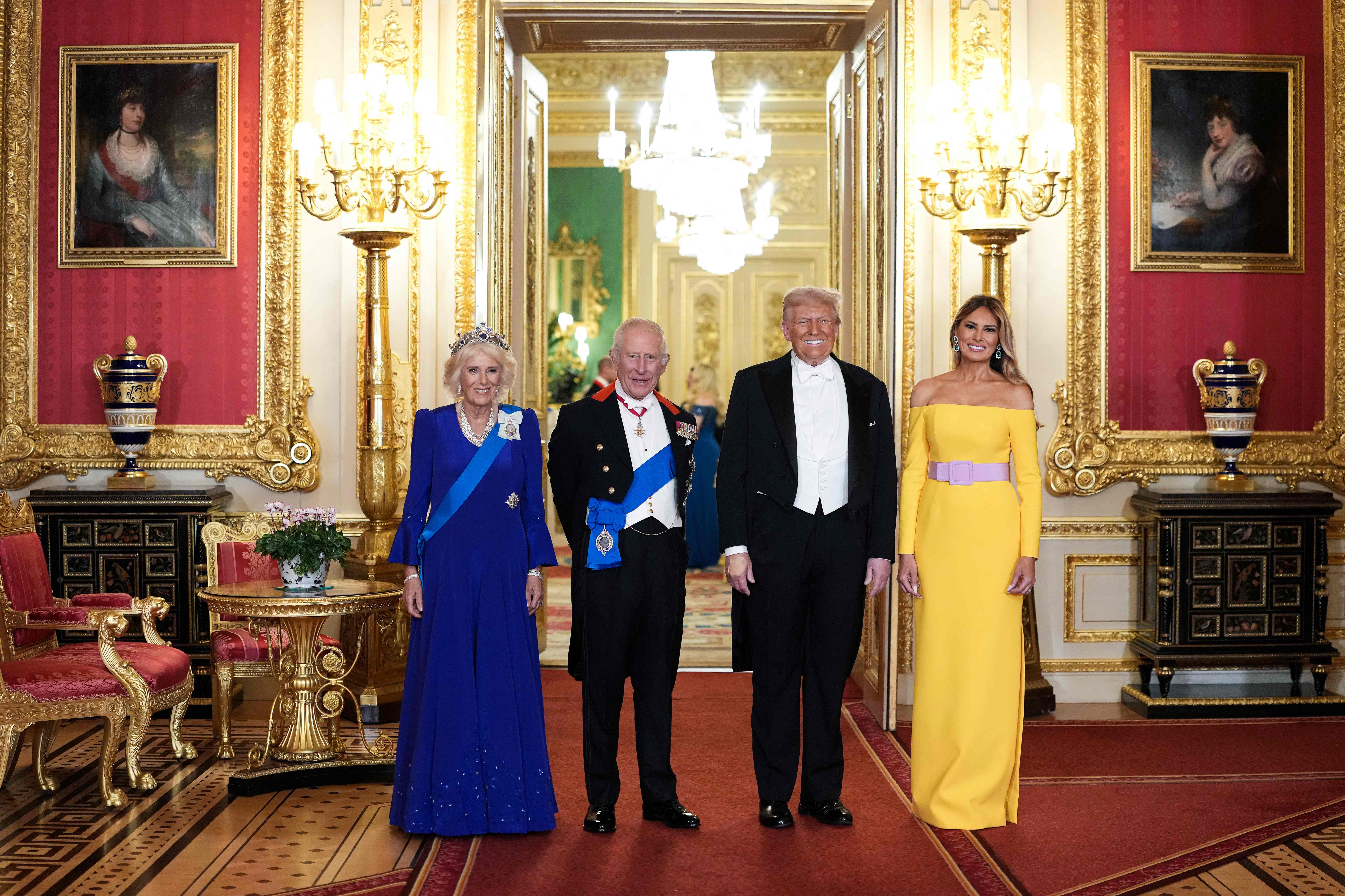 VESTUARIOS MELANIA TRUMP INGLATERRA'