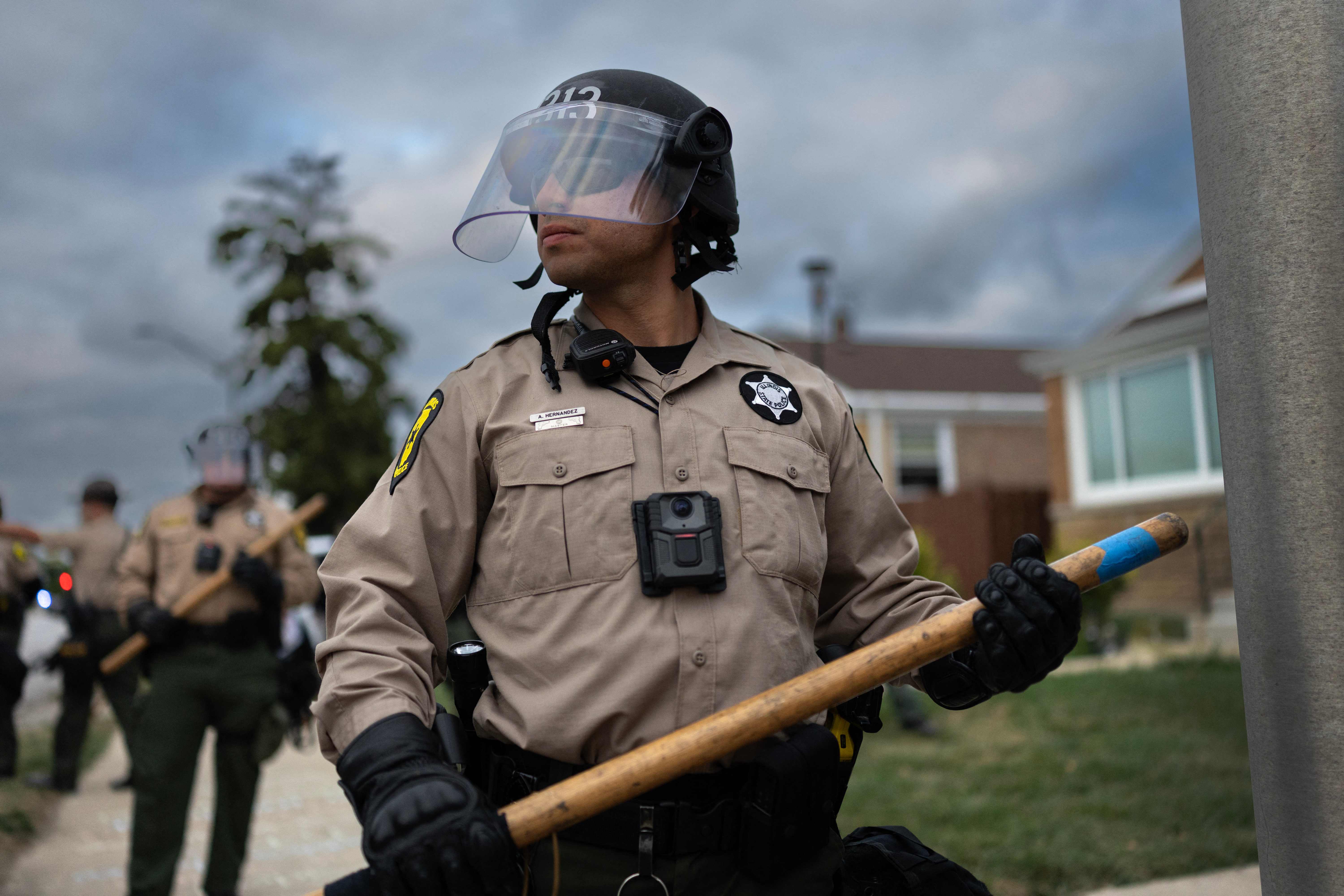 ICE Chicago joven con discapacidad intelectual moderada y auditiva