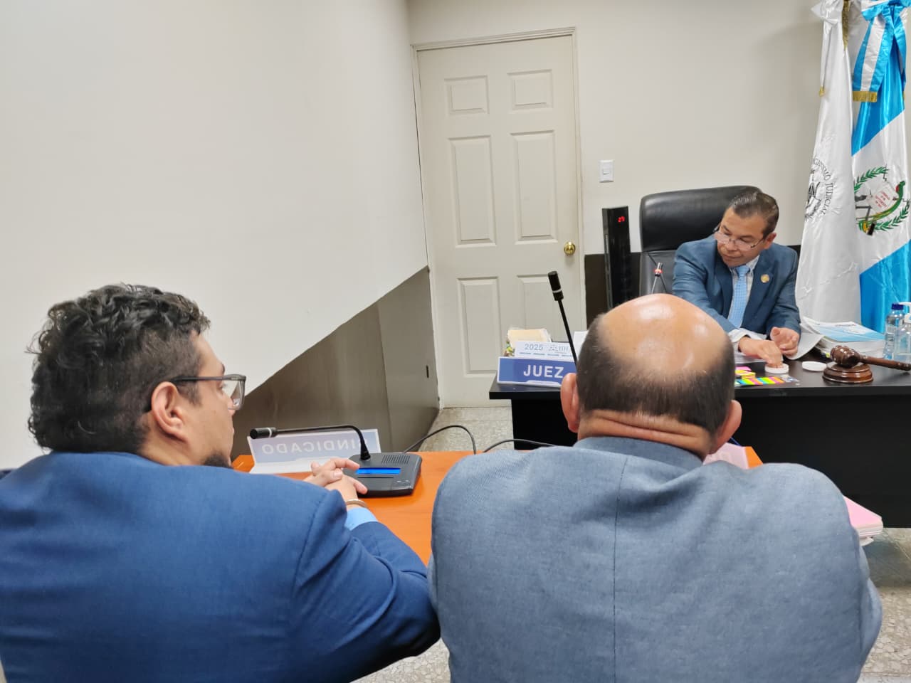 Luis Felipe Aldana Cermeño, jefe de Presupuesto del Ministerio de Salud, durante la audiencia en la que fue ligado a proceso por falsedad ideológica. (Foto Prensa Libre: Moisés Xec)