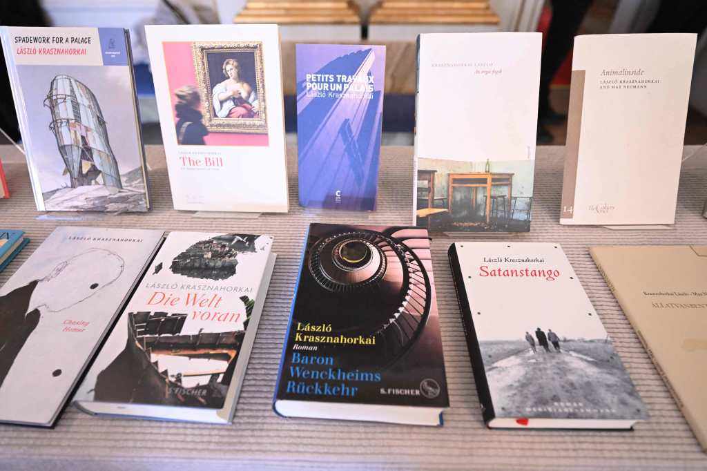 Tanto en Europa como fuera de dicho continente, se han comercializado los libros del escritor. (Foto Prensa Libre: AFP)