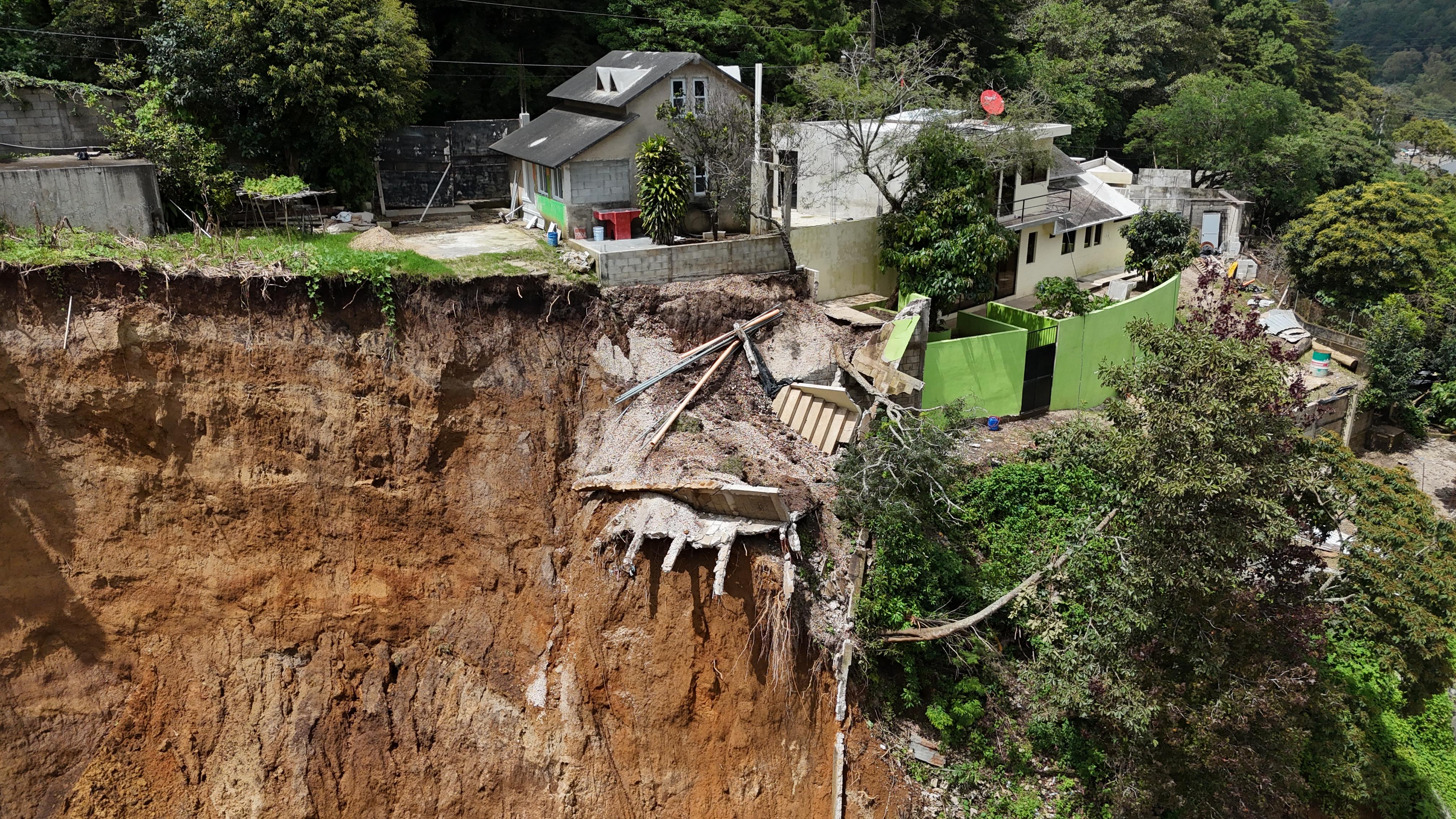 DERRUMBE EN CARRETERA A EL SALVADOR'