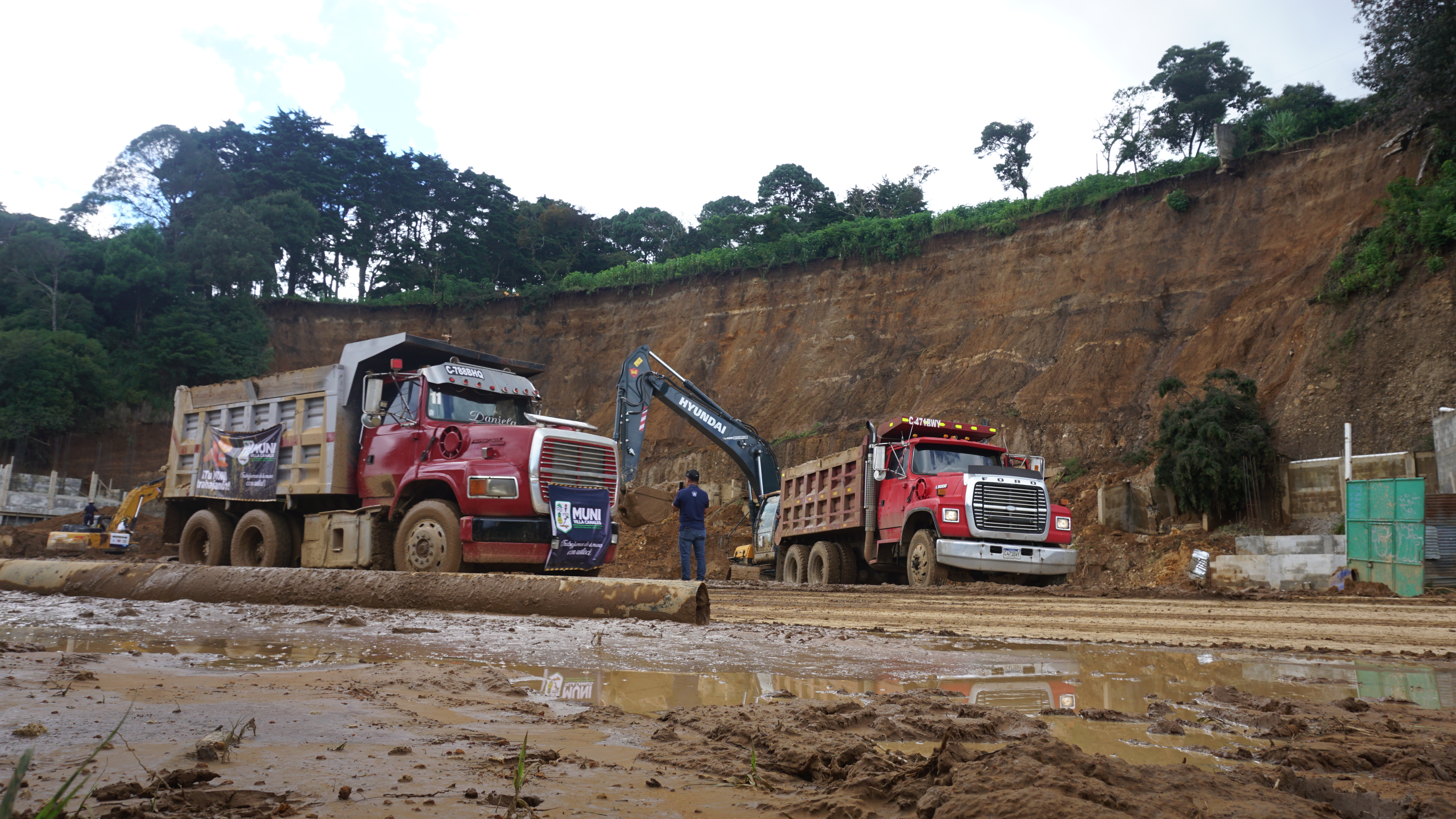 DERRUMBE EN CARRETERA A EL SALVADOR'