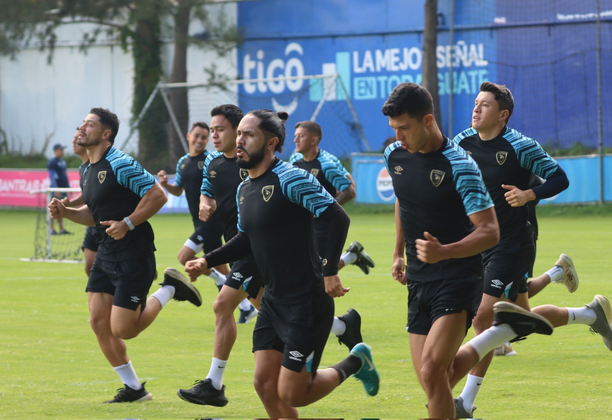 Jugadores de la Selección Nacional de Guatemala entrenando en el centro de alto rendimiento. (Foto Prensa Libre: Fedefut).
