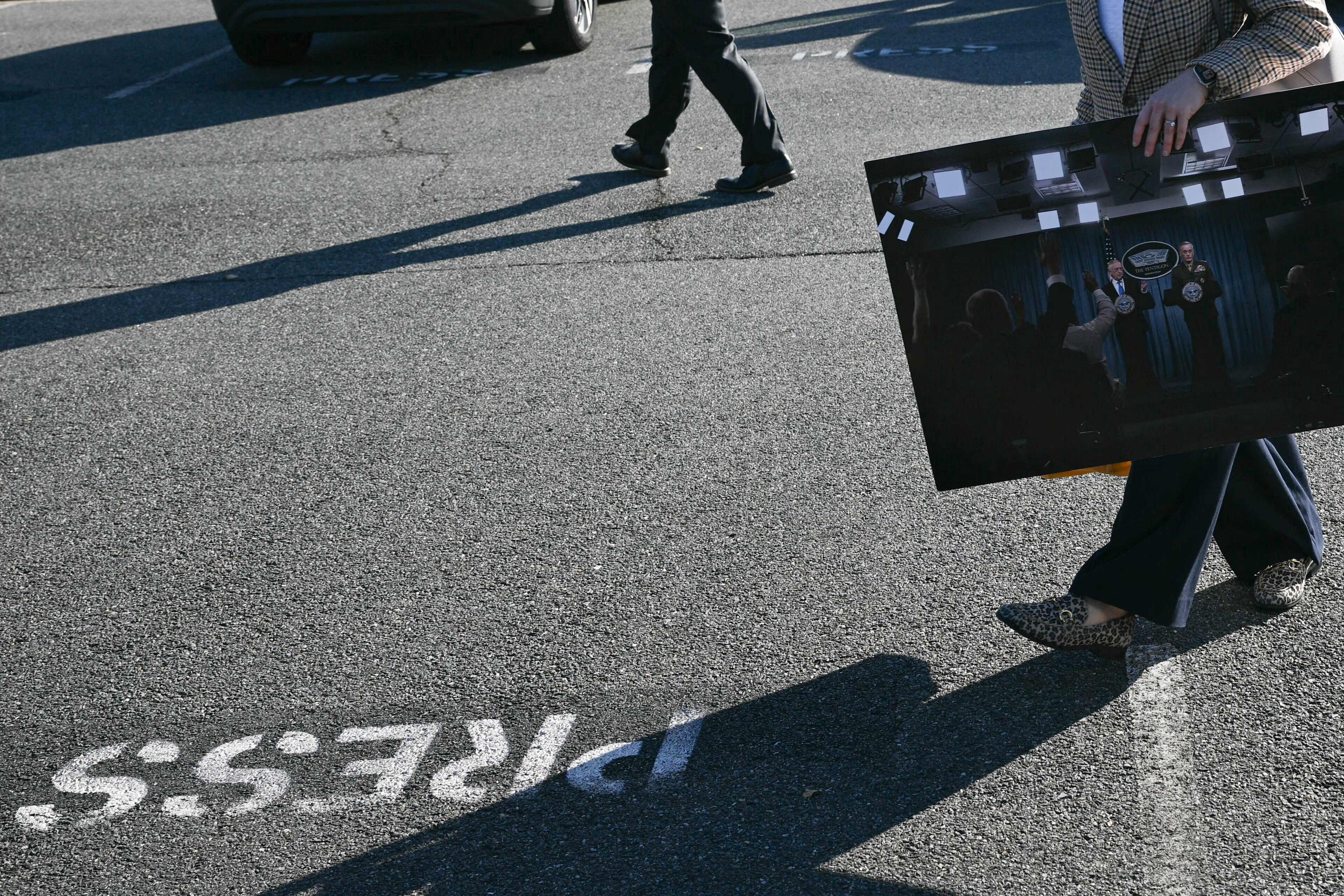 MEDIOS DE COMUNICACION SE RETIRAN DE EL PENTAGONO'