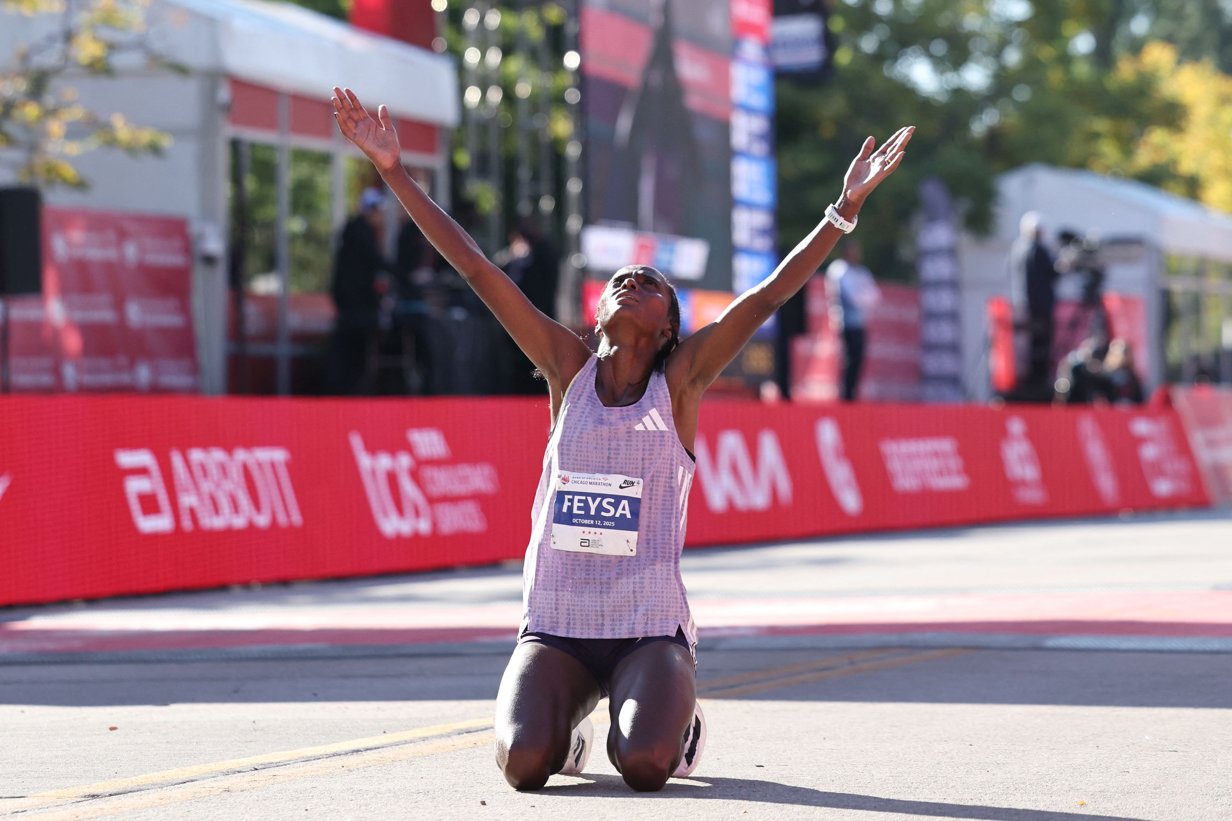 Hawi Feysa congela el cronómetro en 02:14:56, en la Maratón de Chicago 2025. (Foto Prensa Libre: AFP)'