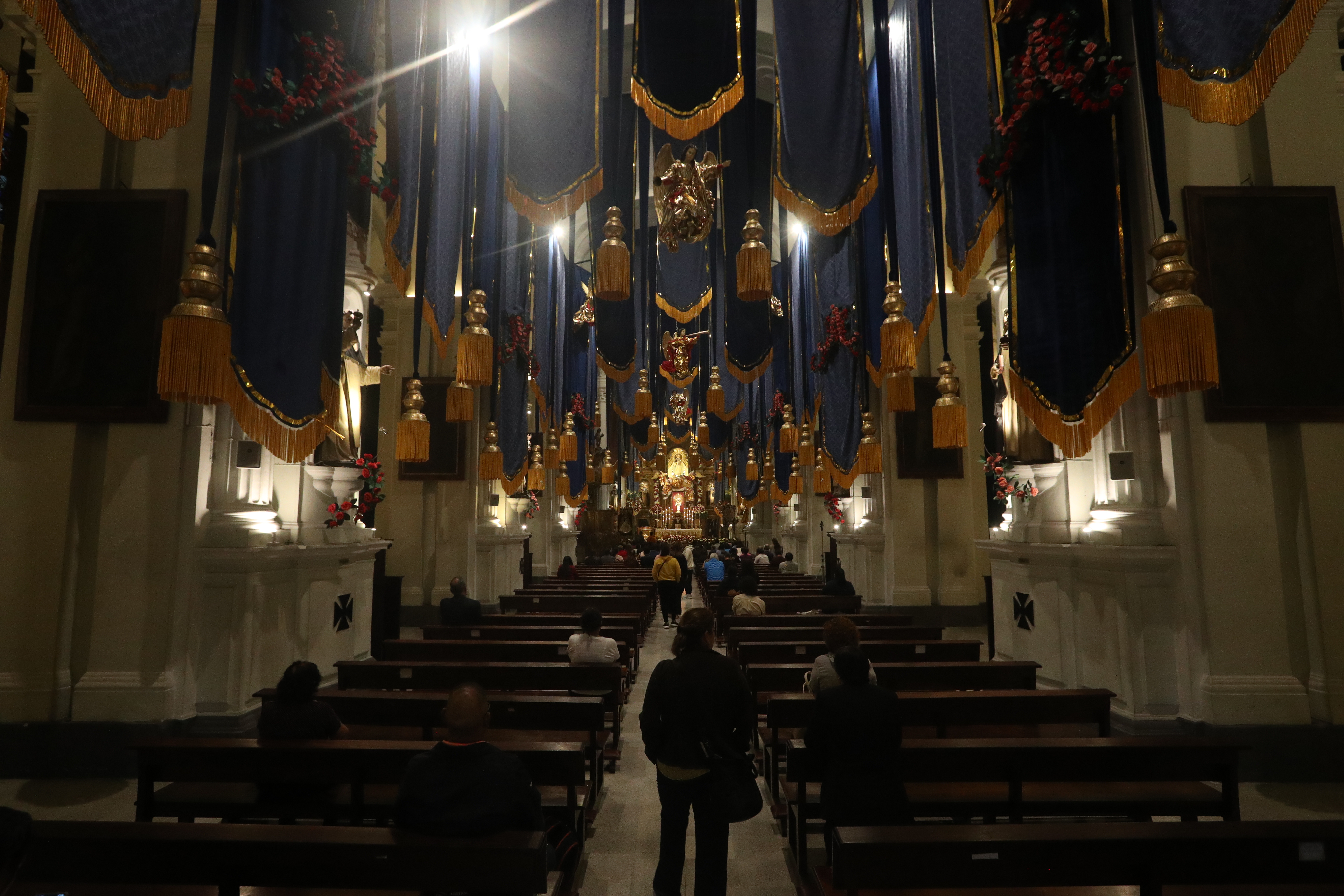 VIRGEN DEL ROSARIO EN IGLESIA SANTO DOMINGO'