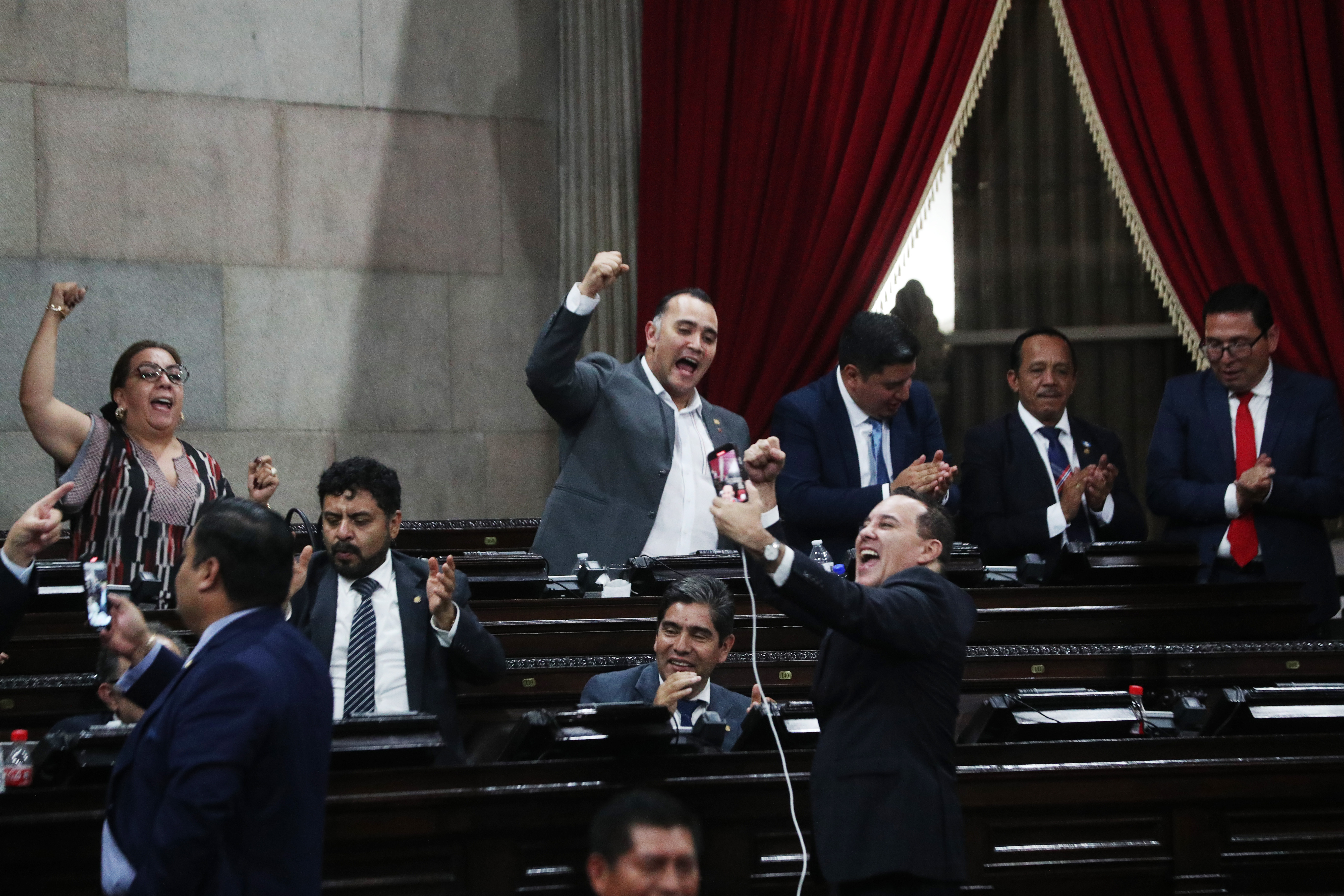 CELEBRACIÓN DE DIPUTADOS CON LA VICTORIA DE LA SELECCIÓN NACIONAL VS EL SALVADOR'