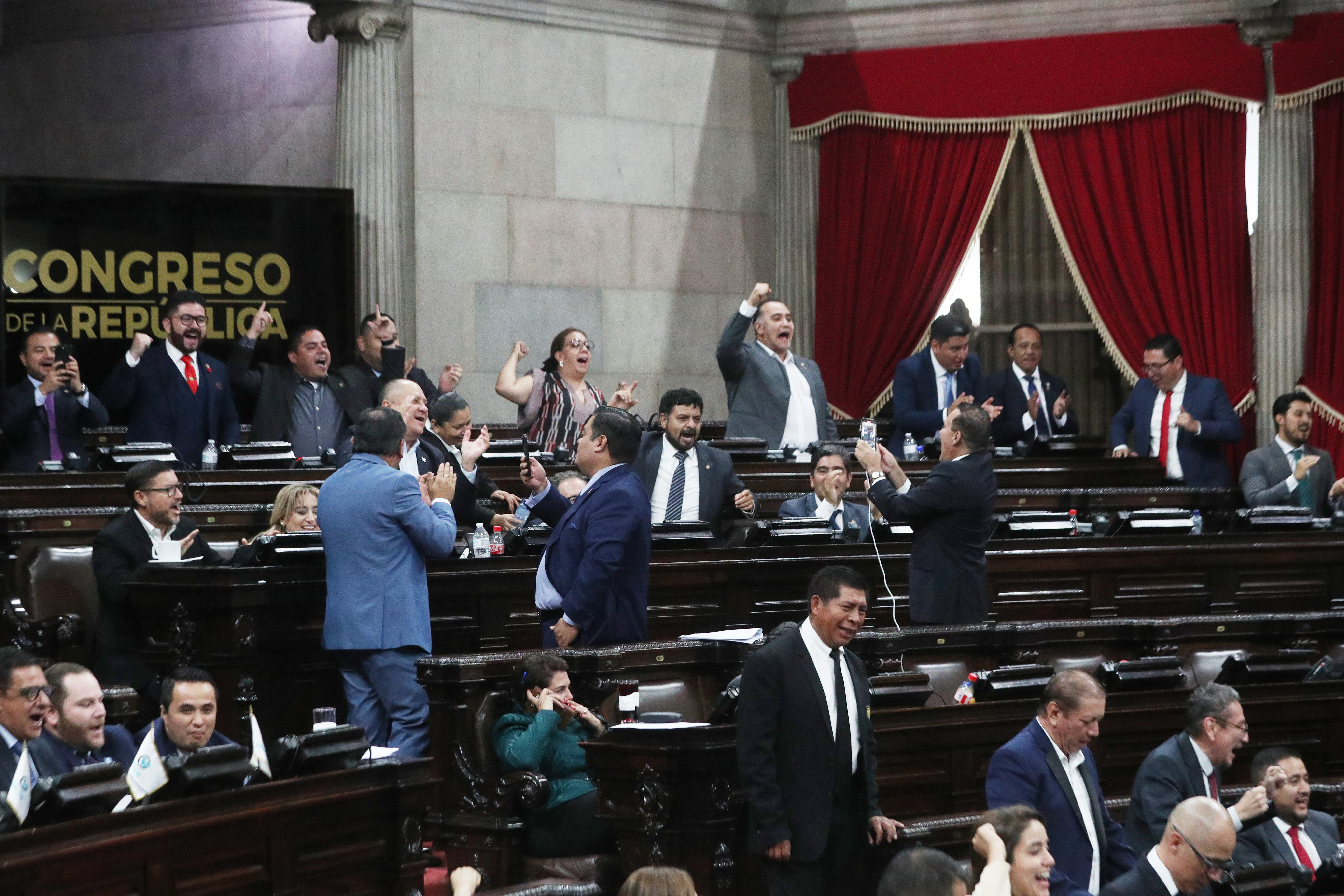 CELEBRACIÓN DE DIPUTADOS CON LA VICTORIA DE LA SELECCIÓN NACIONAL VS EL SALVADOR'