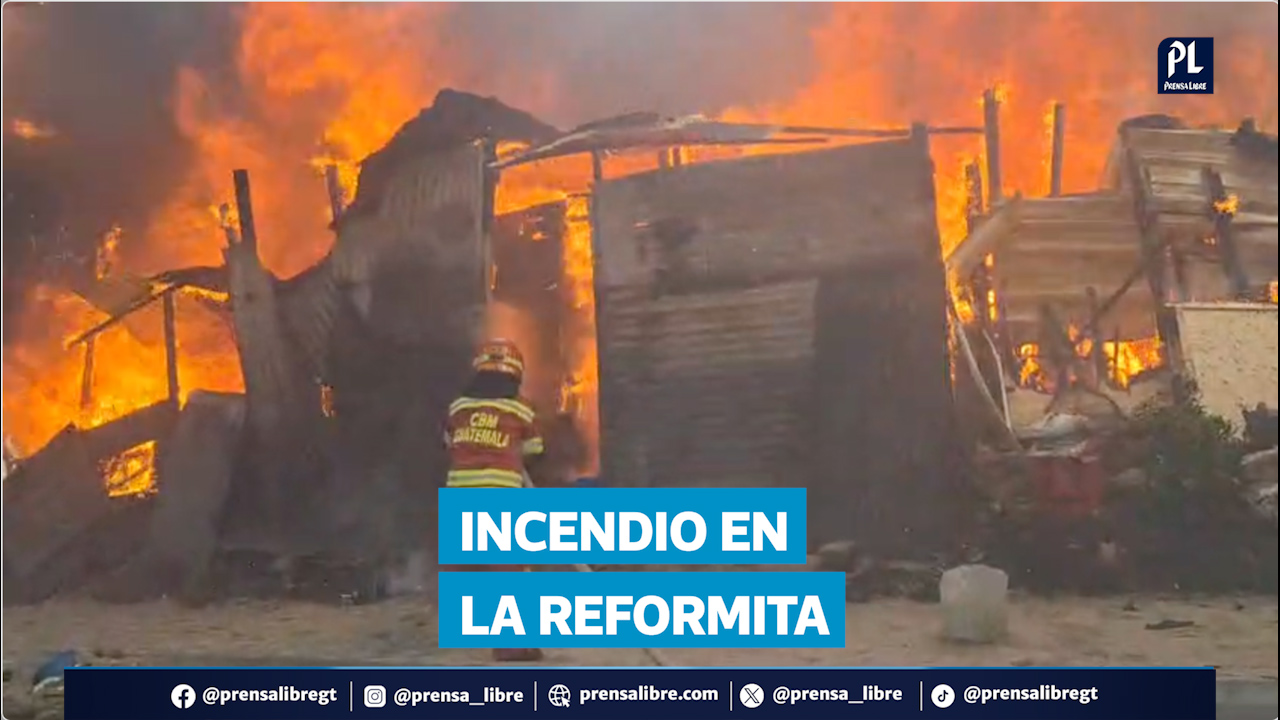 Un incendio estructural consumió varias viviendas en la colonia Reformita, zona 12 de la capital, dejando a cinco familias afectadas y cuantiosas pérdidas materiales. El siniestro fue controlado tras varias horas de trabajo por parte de los Bomberos Voluntarios y Municipales, quienes evitaron que las llamas se extendieran a otras residencias cercanas. Según los primeros reportes, el fuego pudo haberse originado por el uso de leña o candelas encendidas dentro de una de las viviendas. Las autoridades realizan las evaluaciones para determinar las causas exactas del siniestro.