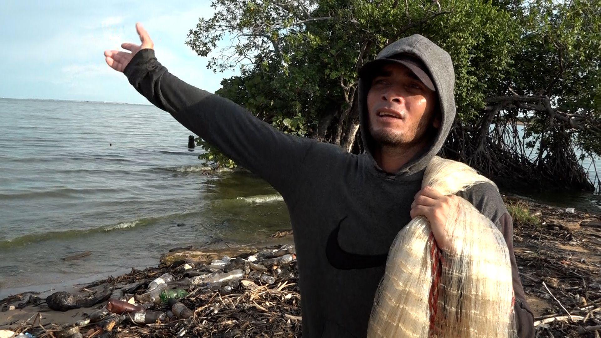 Wilder Fernández, un joven pescador del occidente de Venezuela, se ha visto afectado por la presencia militar de Estados Unidos en el Caribe.

Gustavo Ocando Alex