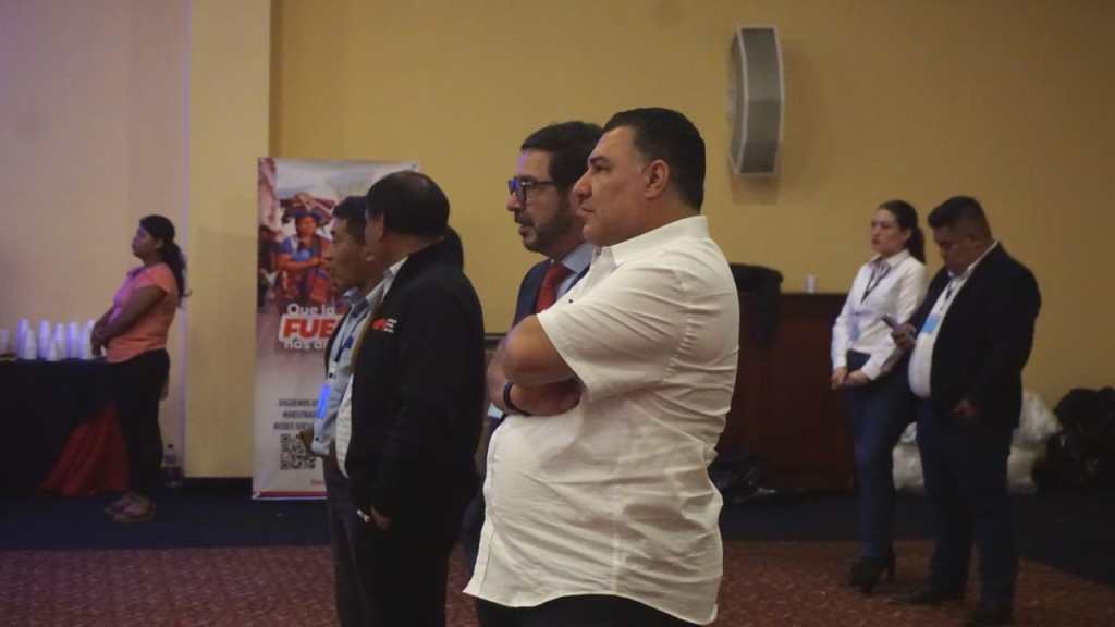 exministro de Ambiente durante el gobierno de Jimmy Morales, Alfonso Alonzo, en la asamblea de Fuerza por Guatemala