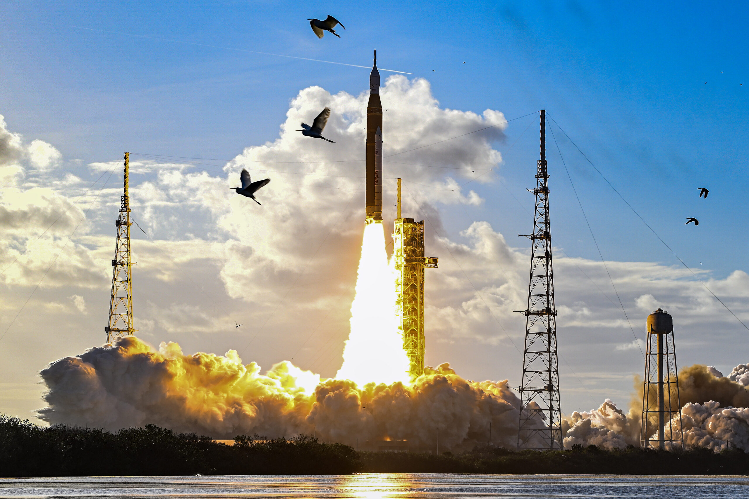 NASAÕs Space Launch System (SLS) rocket, carrying the crew of the Artemis II mission, lifts off from the launchpad at the Kennedy Space Center in Florida on Wednesday, April 1, 2026. The crew of four Ñ three Americans and one Canadian Ñ reached space on Wednesday on the first crewed journey to the moon since 1972. (Kenny Holston/The New York Times)