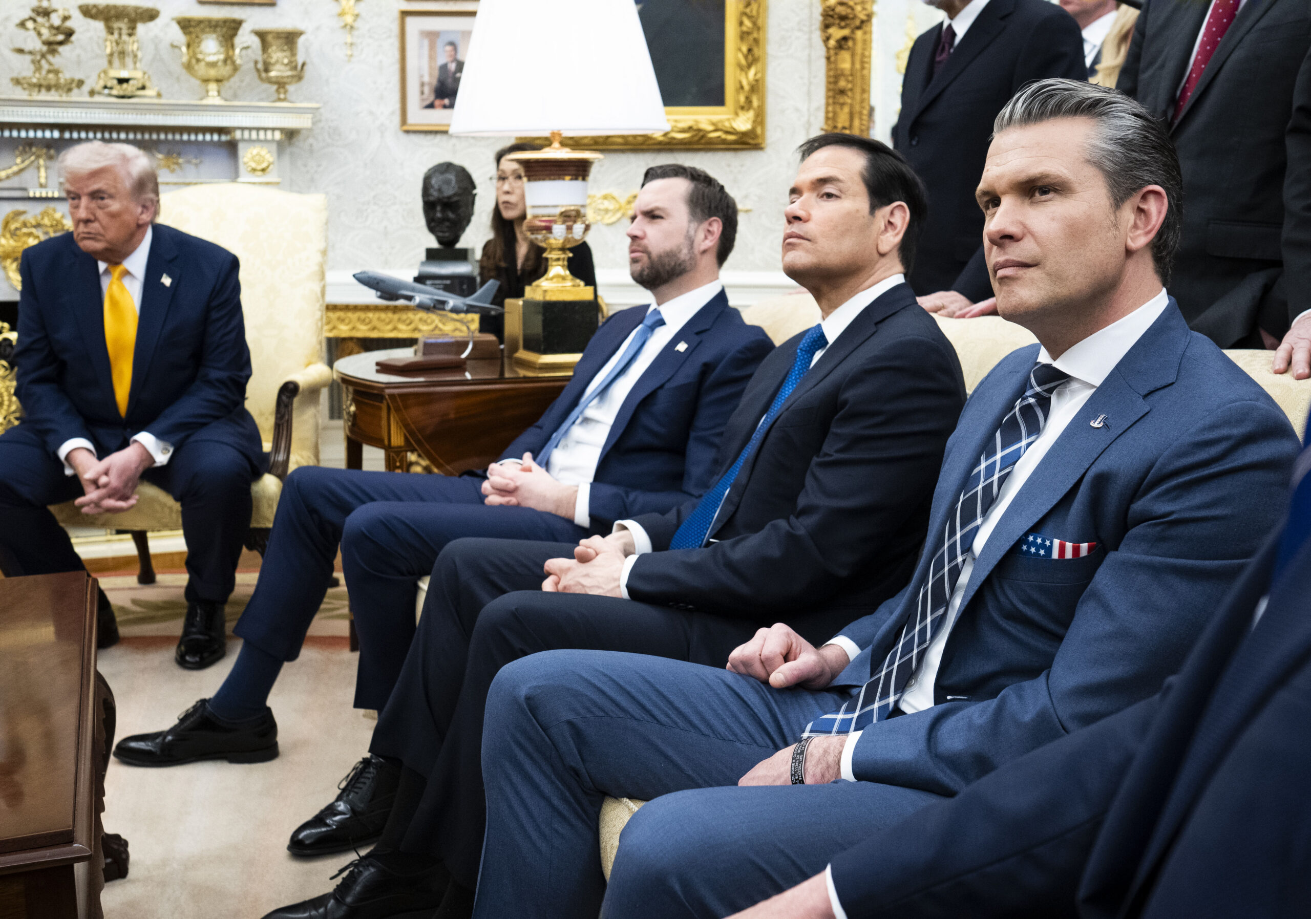FILE — From left, President Donald Trump, Vice President JD Vance, Secretary of State Marco Rubio and Secretary of Defense Pete Hegseth listen during a meeting with Prime Minister of Japan Sanae Takaichi in the Oval Office of the White House in Washington, March 19, 2026. For all the talk about Mar-a-Lago-inspired cosmetic surgery for women in Trump’s world, the attention paid to, and the efforts to safeguard, the male ego also stand out. Many of the men in his administration have adopted a signature look. (Doug Mills/The New York Times)