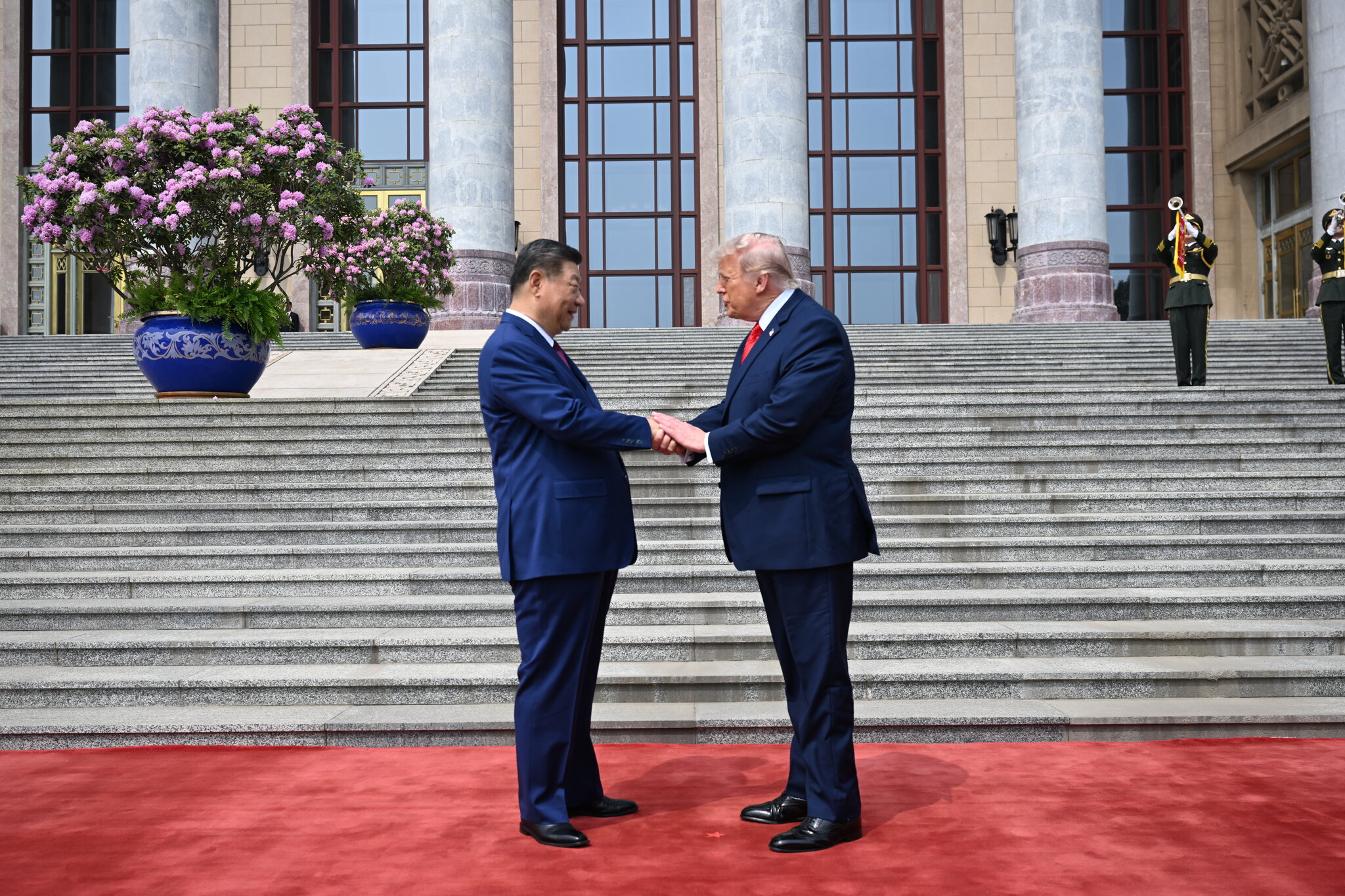 El presidente Trump con el presidente de China, Xi Jinping, el jueves en Pekín. Kenny Holston/The New York Times