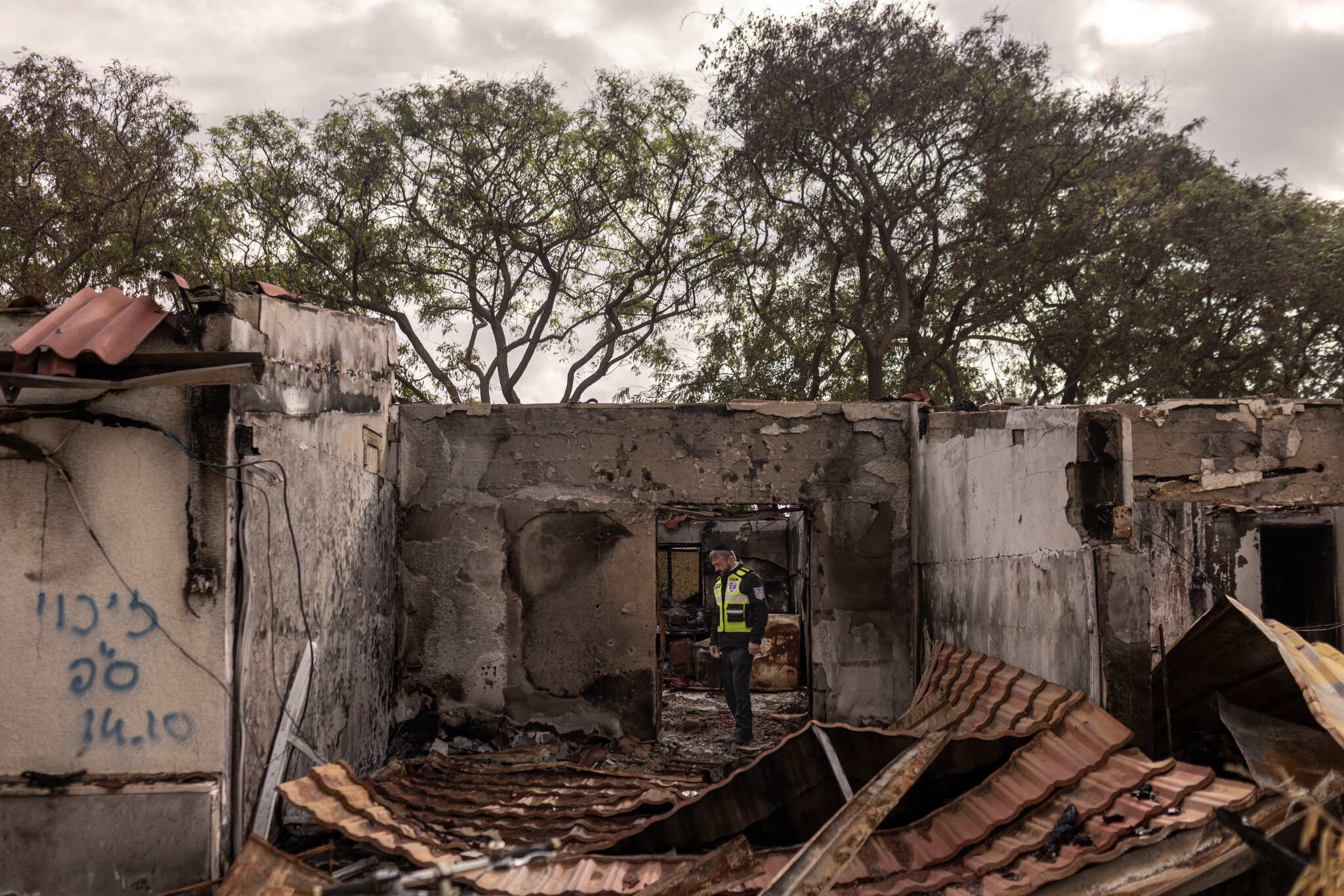 Una casa en el kibutz Kfar Aza, Israel, que fue atacado el 7 de octubre de 2023. Avishag Shaar-Yashuv para The New York Times