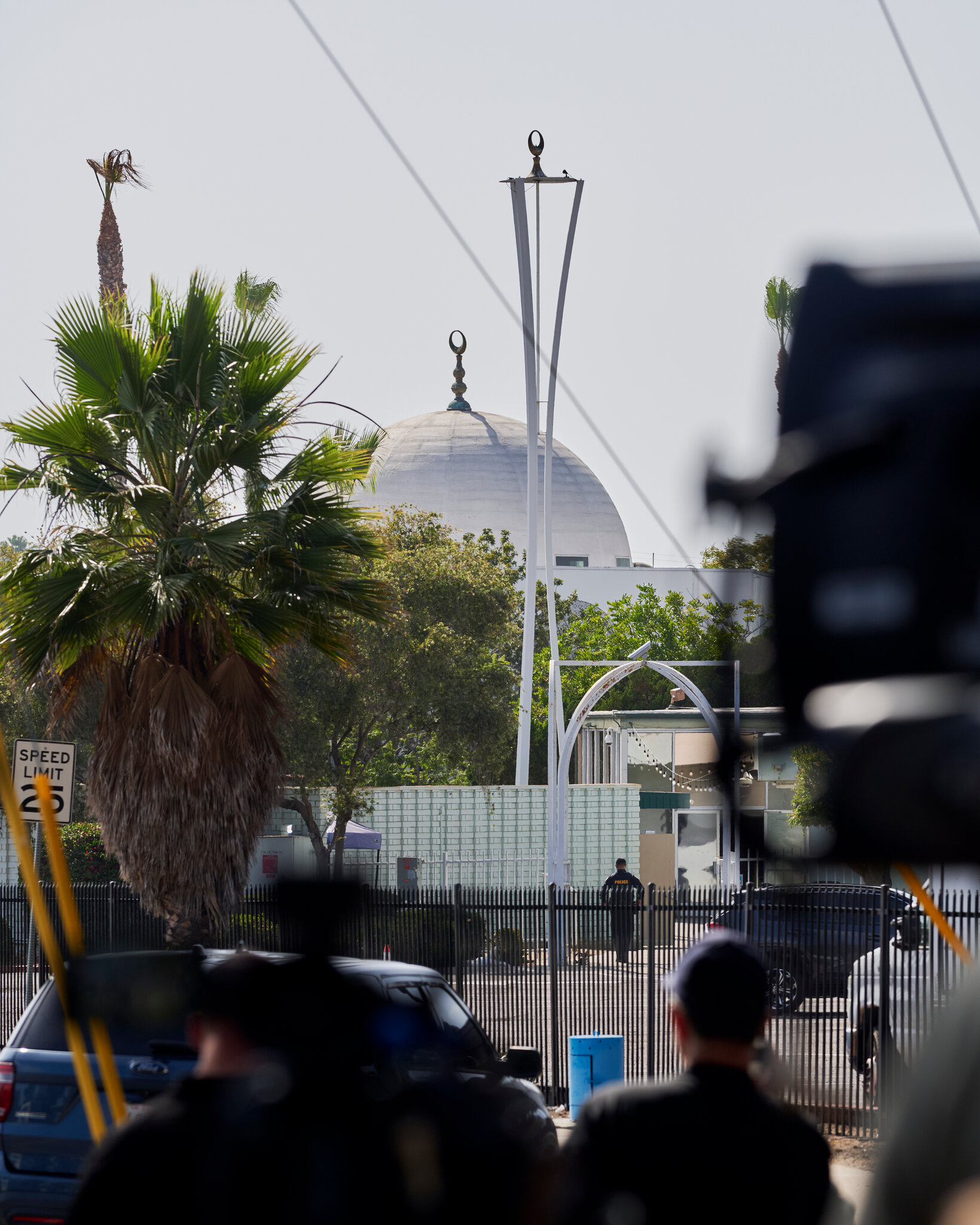 Vista del Centro Islámico de San Diego después del tiroteo masivo en la mezquita el lunes. John Francis Peters para The New York Times